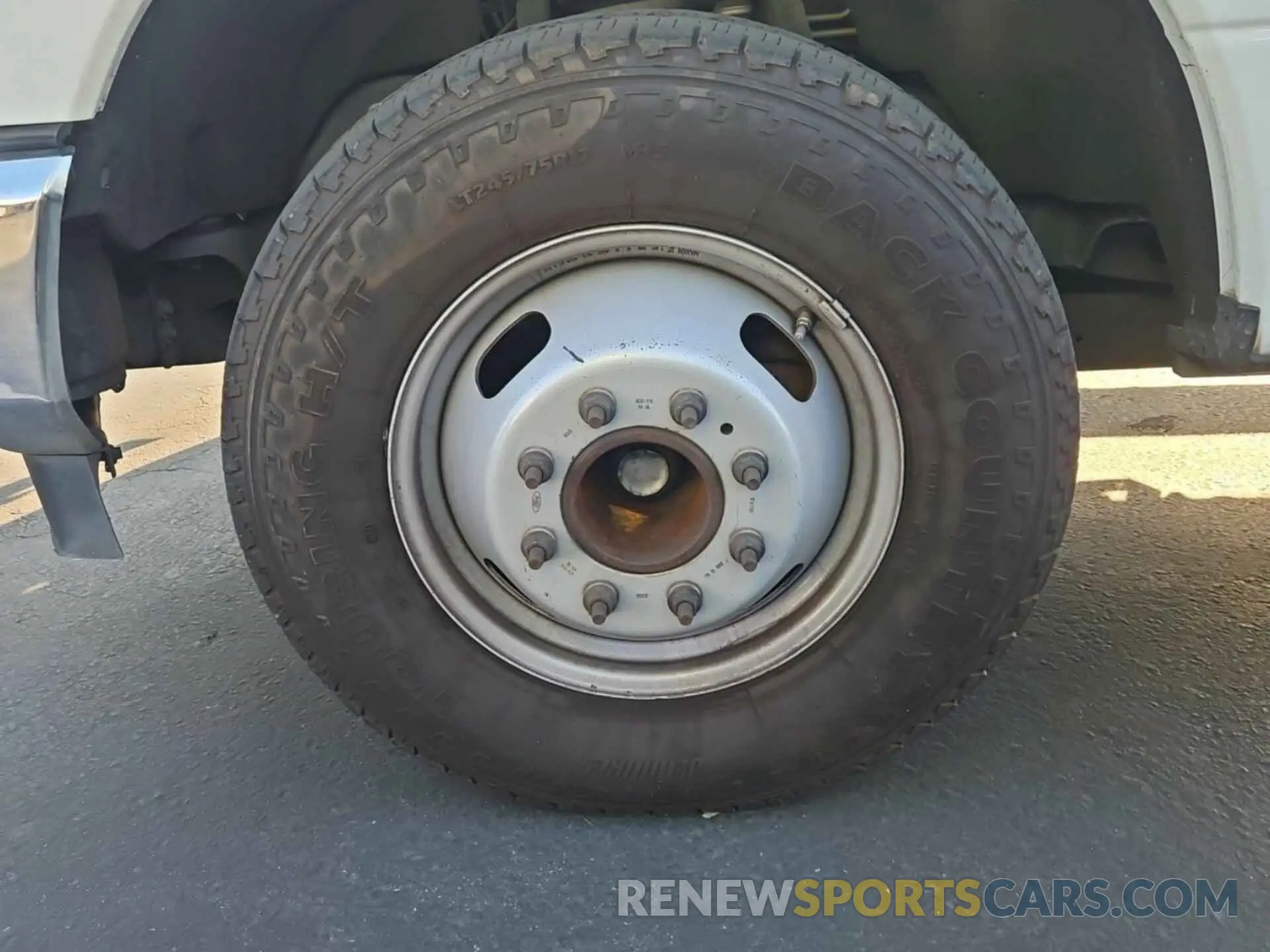 37 Photograph of a damaged car 1FDRF3G69LED08823 FORD F-350 CHASSIS 2020