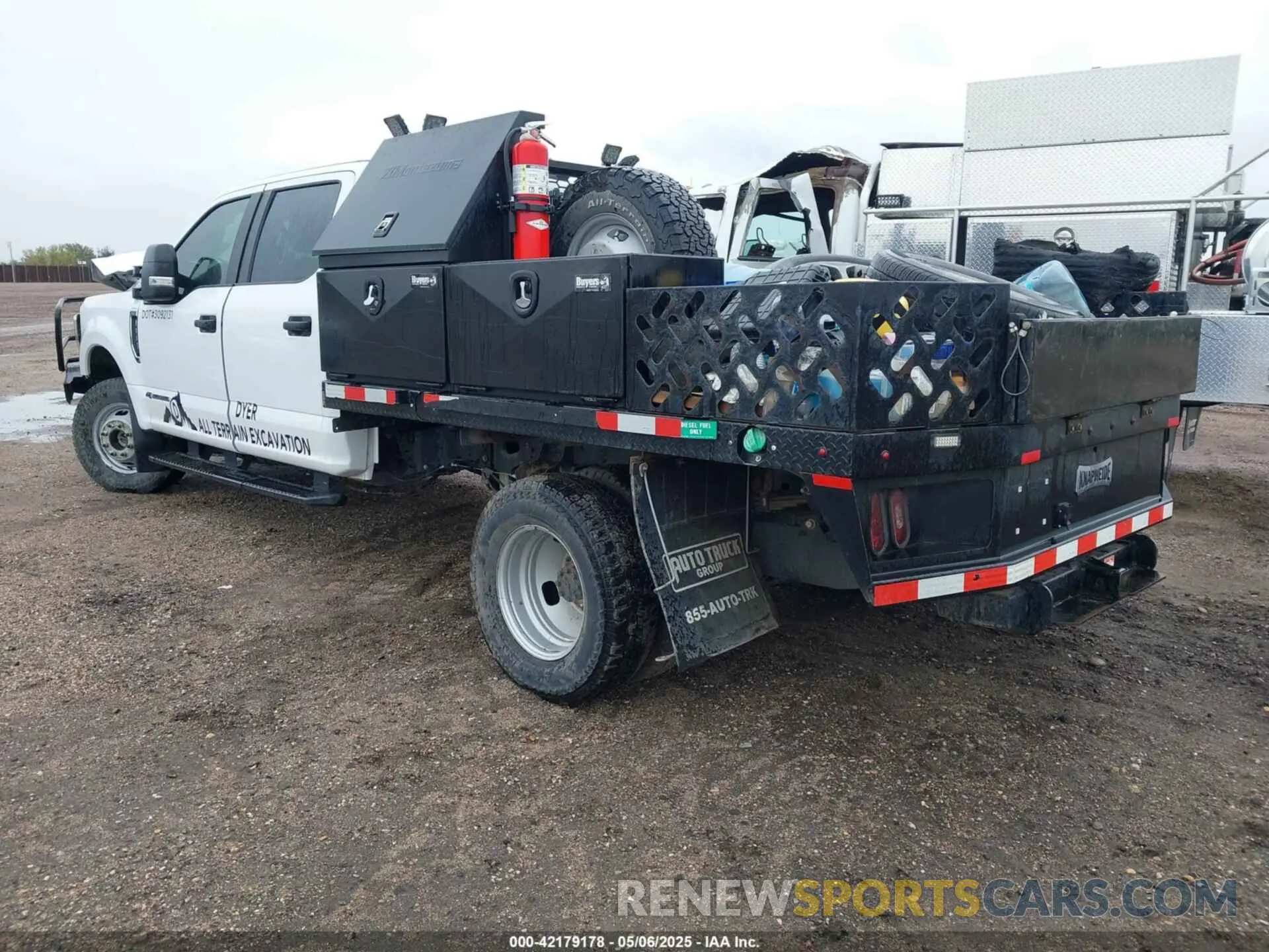 3 Photograph of a damaged car 1FD8W3HT0MEC55317 FORD F-350 CHASSIS 2021
