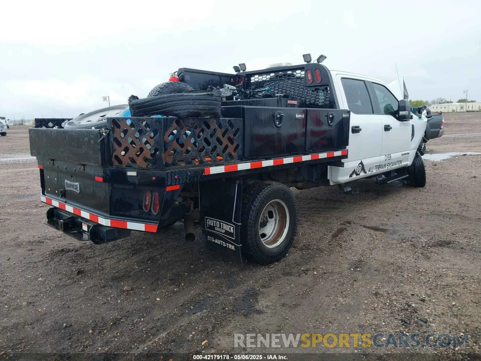 4 Photograph of a damaged car 1FD8W3HT0MEC55317 FORD F-350 CHASSIS 2021