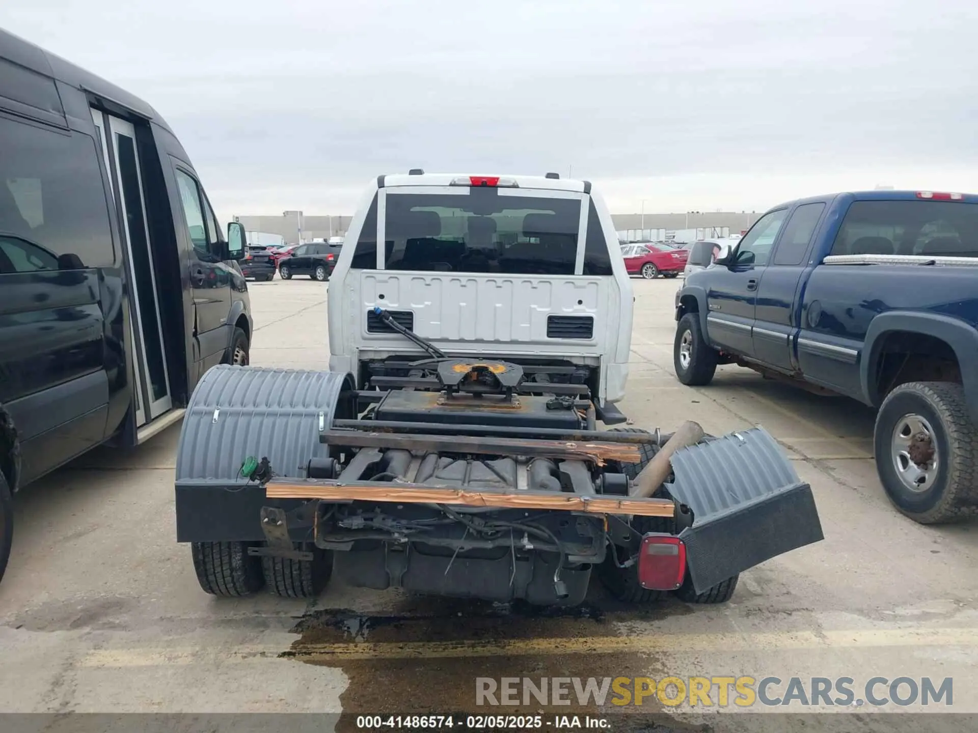 17 Photograph of a damaged car 1FD8W3HT8MEC45330 FORD F-350 CHASSIS 2021