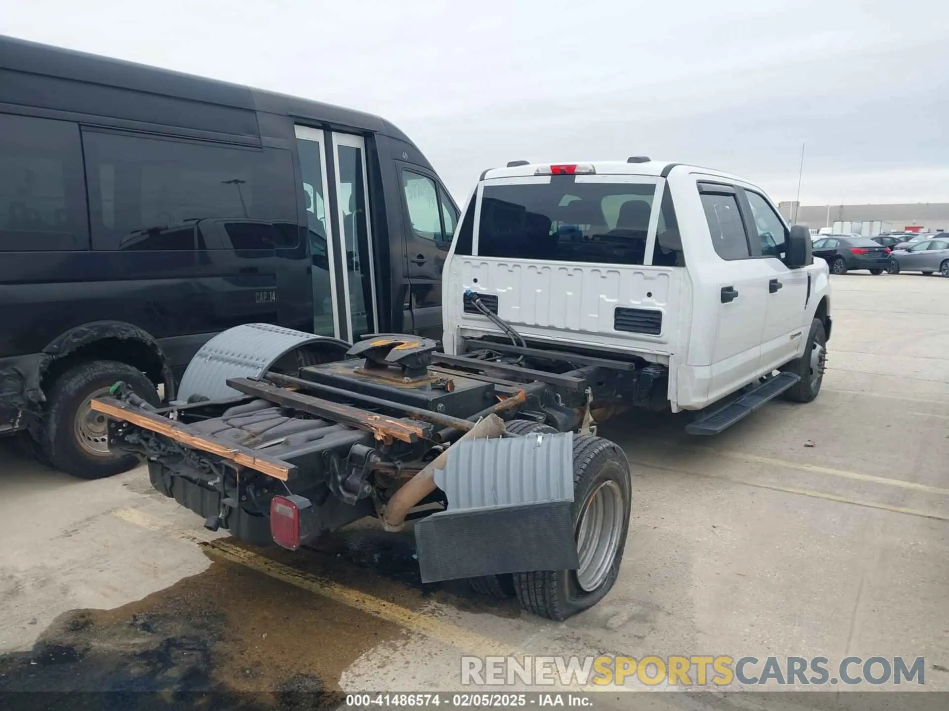 4 Photograph of a damaged car 1FD8W3HT8MEC45330 FORD F-350 CHASSIS 2021