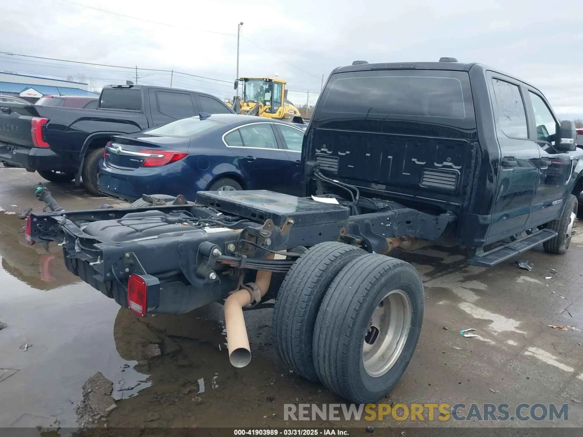 4 Photograph of a damaged car 1FD8W3HT5NED69265 FORD F-350 CHASSIS 2022