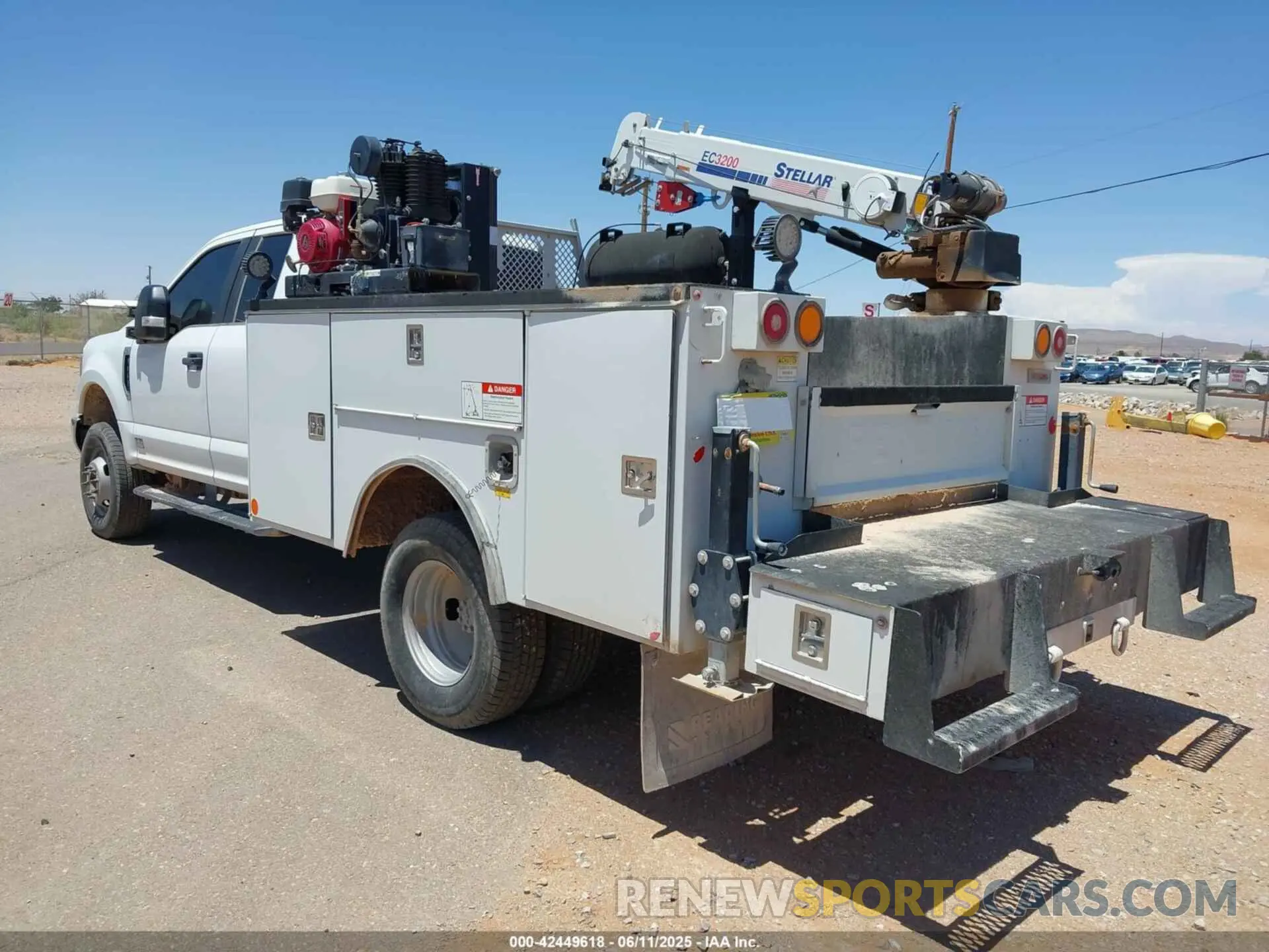 3 Photograph of a damaged car 1FD8X3HN7NEF13221 FORD F-350 CHASSIS 2022