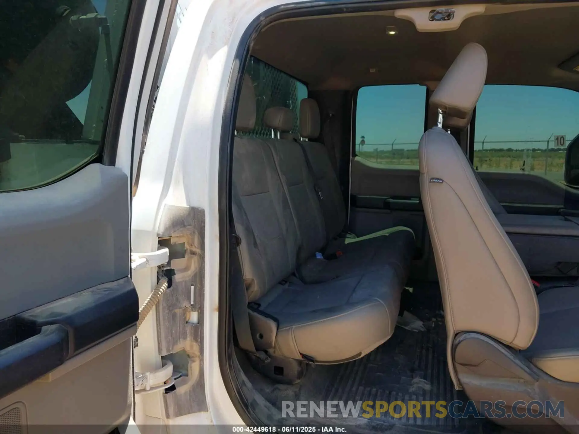8 Photograph of a damaged car 1FD8X3HN7NEF13221 FORD F-350 CHASSIS 2022