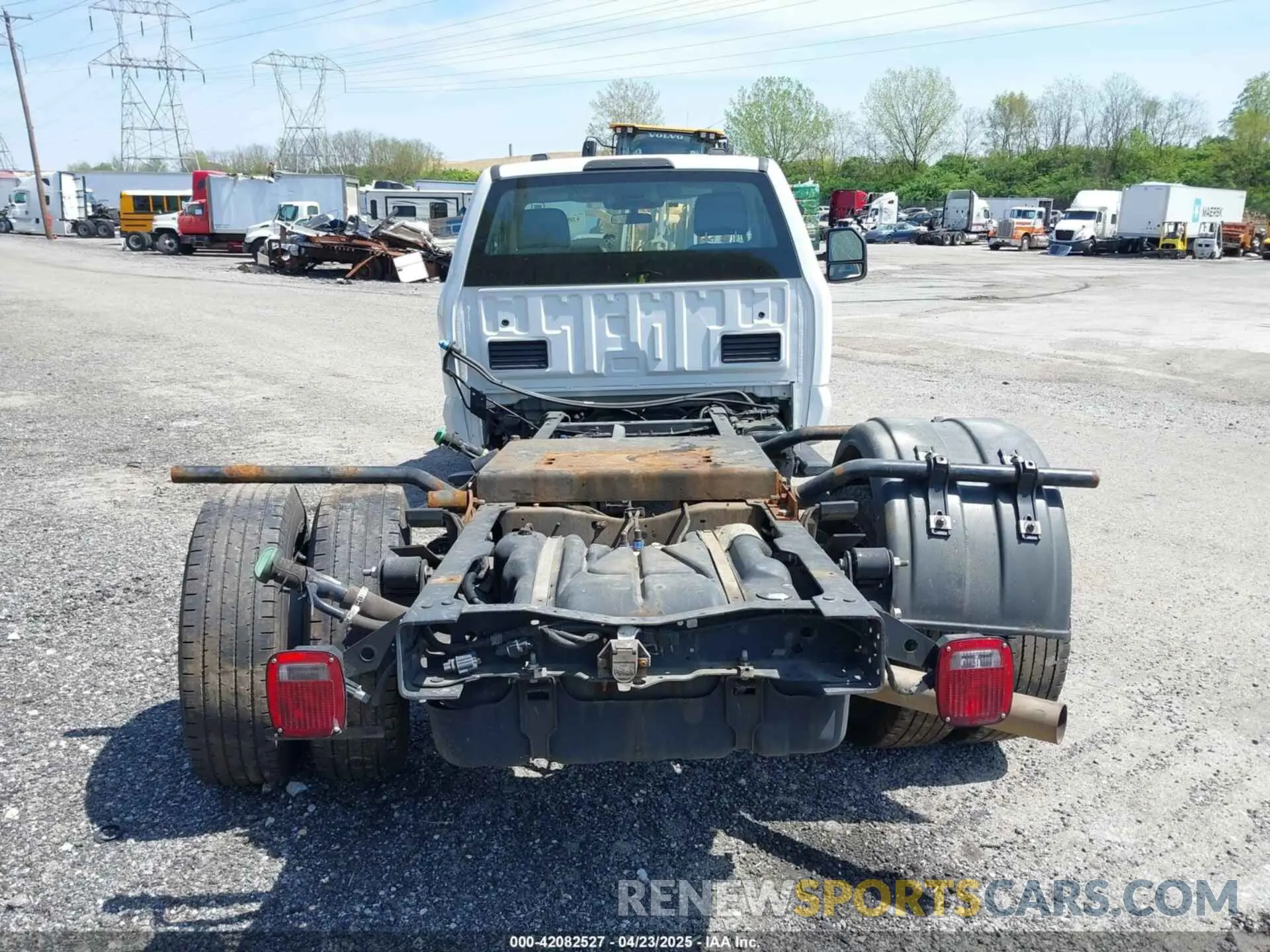 19 Photograph of a damaged car 1FDRF3GT3PEC64023 FORD F-350 CHASSIS 2023