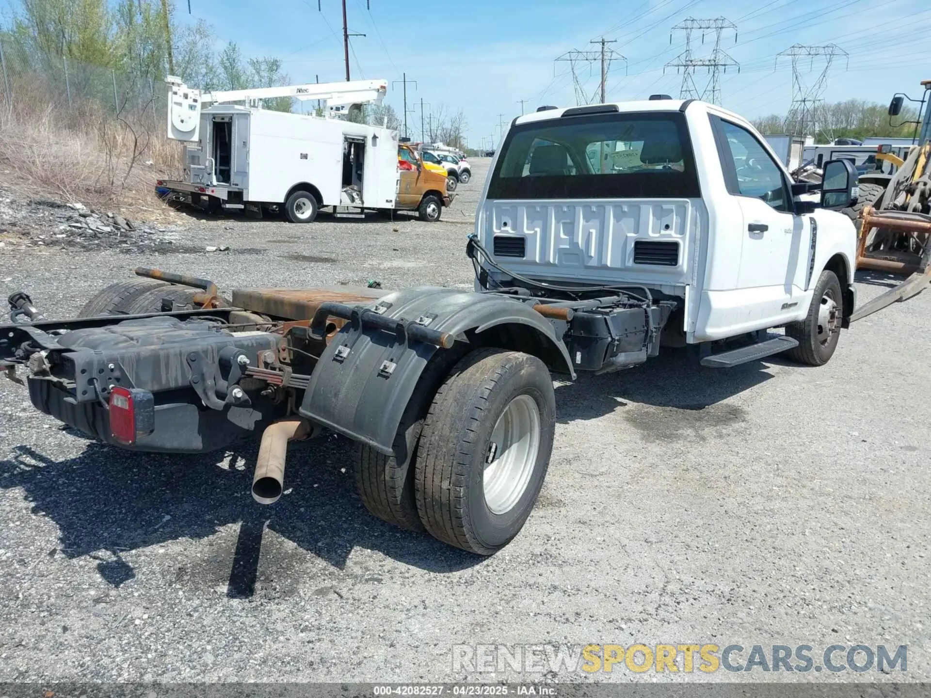 4 Photograph of a damaged car 1FDRF3GT3PEC64023 FORD F-350 CHASSIS 2023