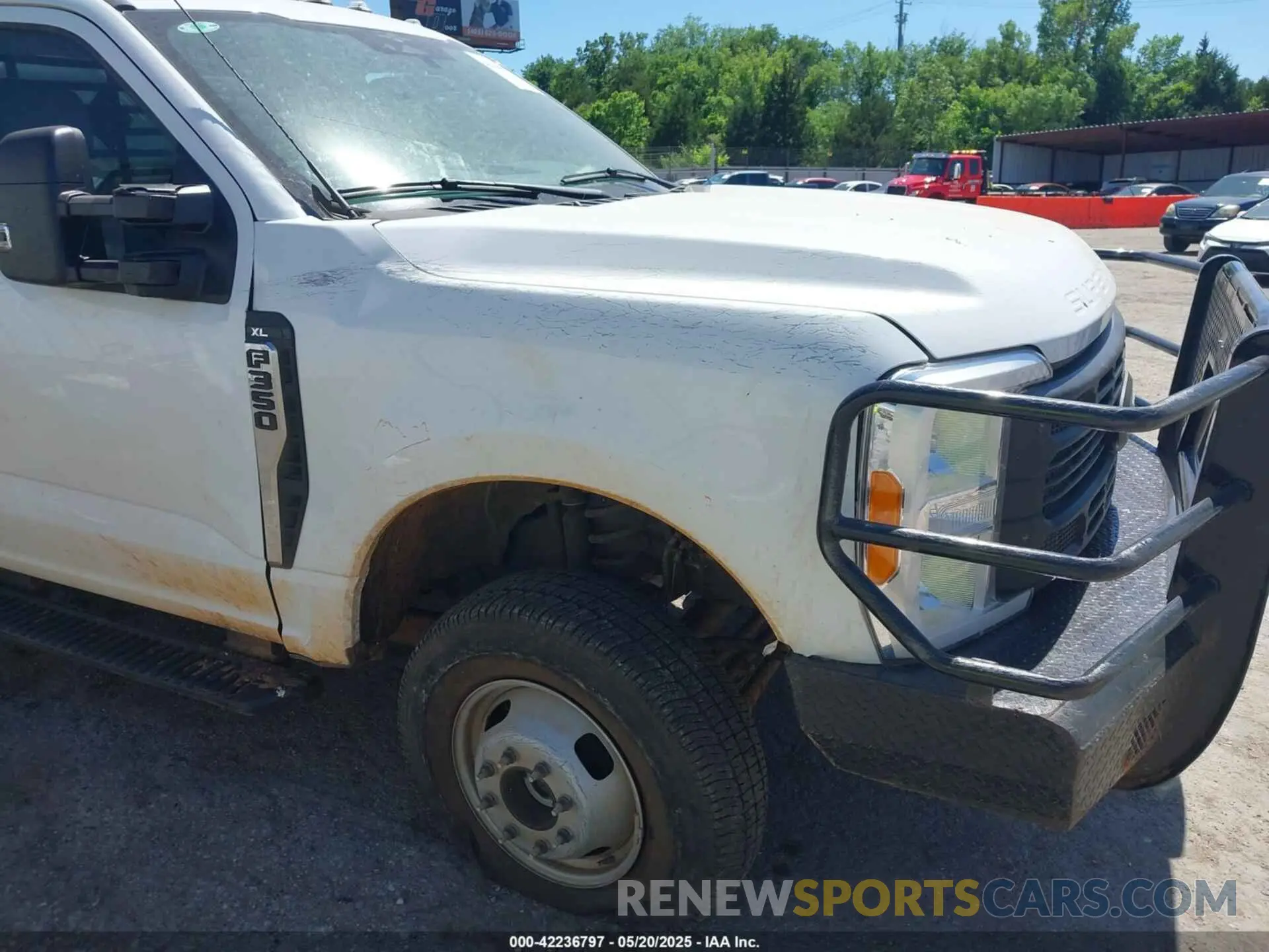 11 Photograph of a damaged car 1FDRF3HN2PDA11989 FORD F-350 CHASSIS 2023