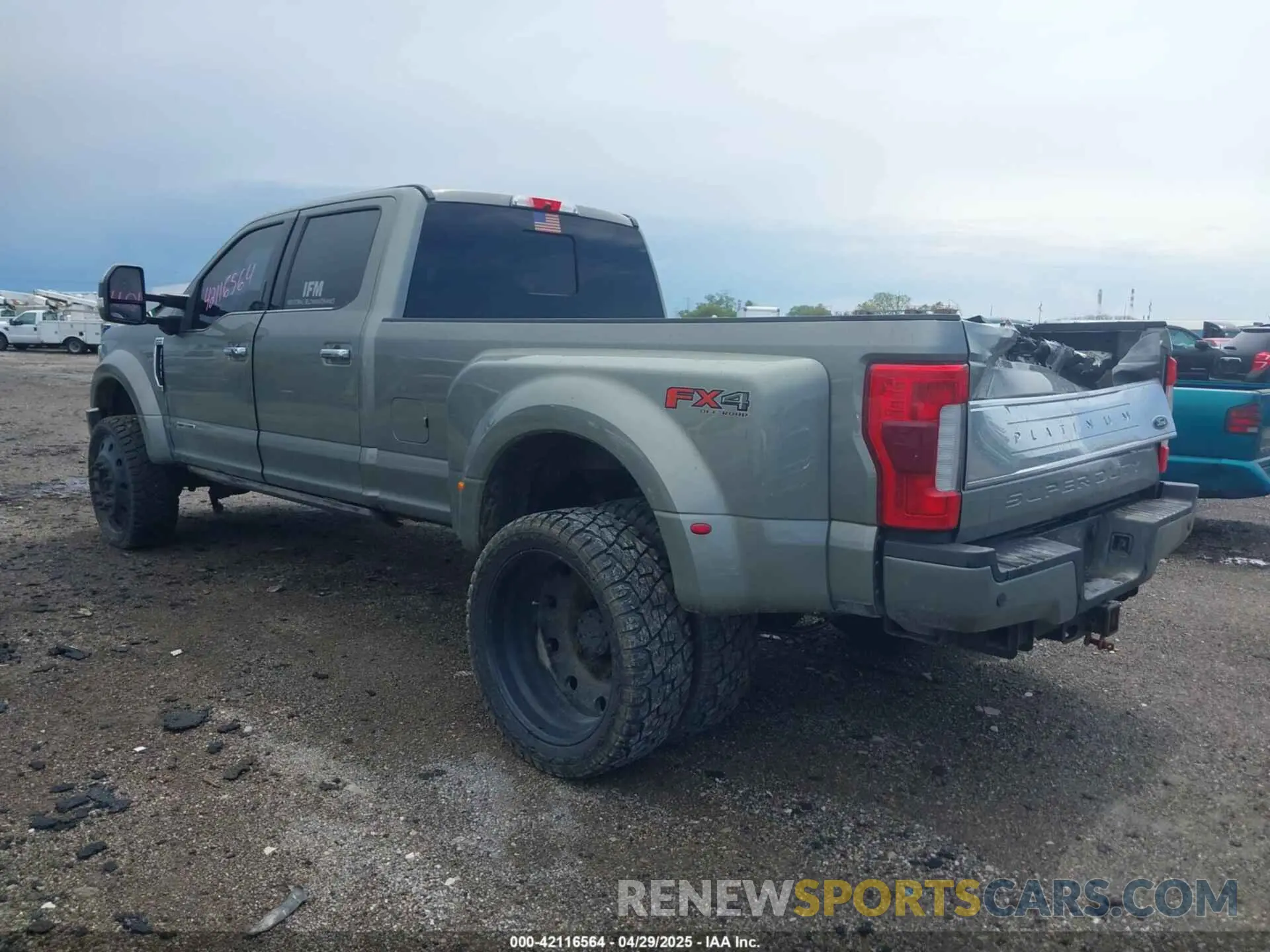3 Photograph of a damaged car 1FT8W4DT8KEF64207 FORD F-450 2019