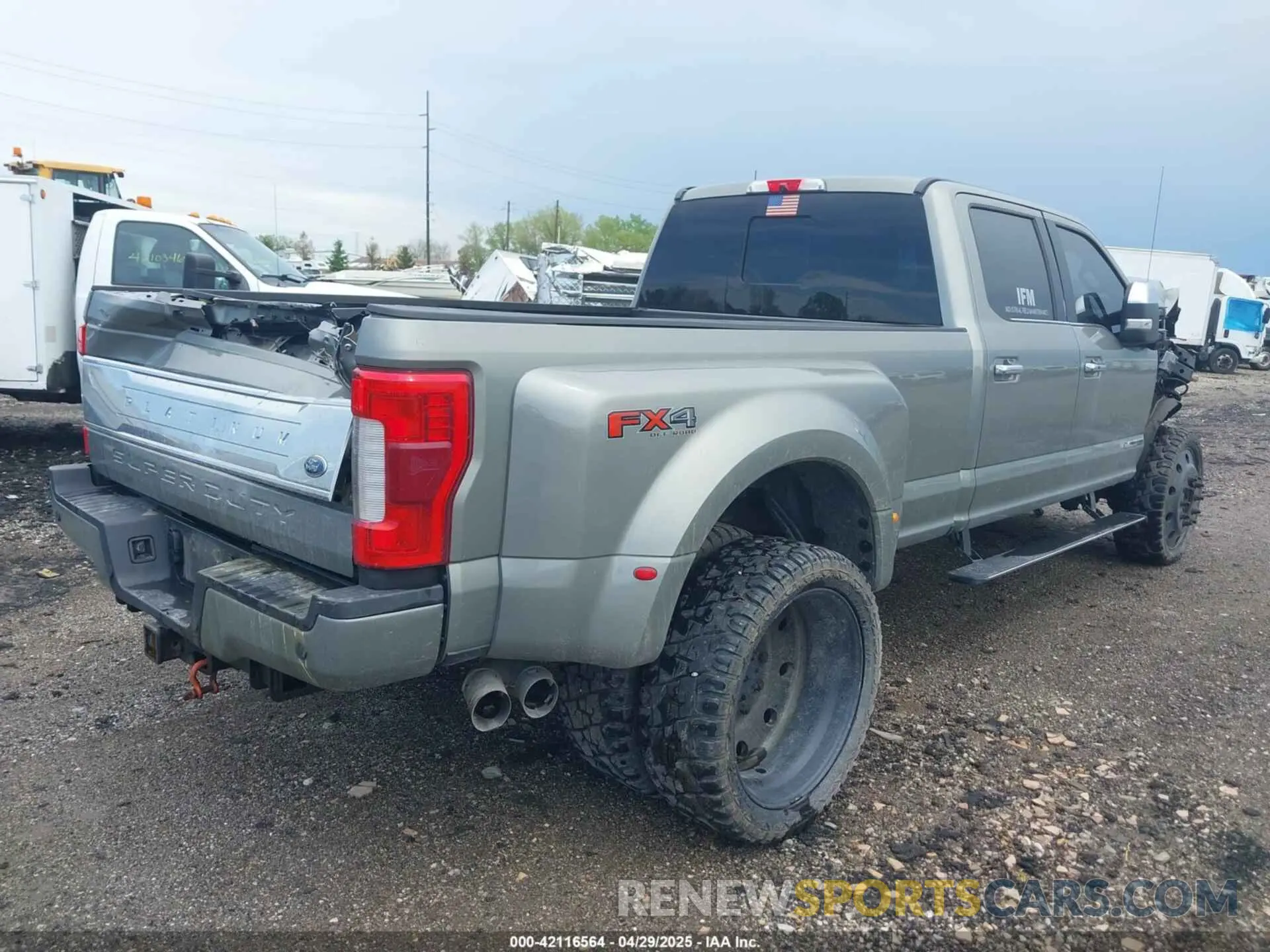 4 Photograph of a damaged car 1FT8W4DT8KEF64207 FORD F-450 2019