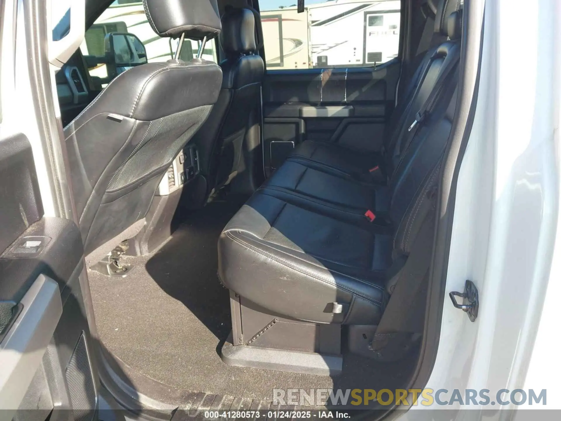7 Photograph of a damaged car 1FT8W4DT9KEE50362 FORD F-450 2019