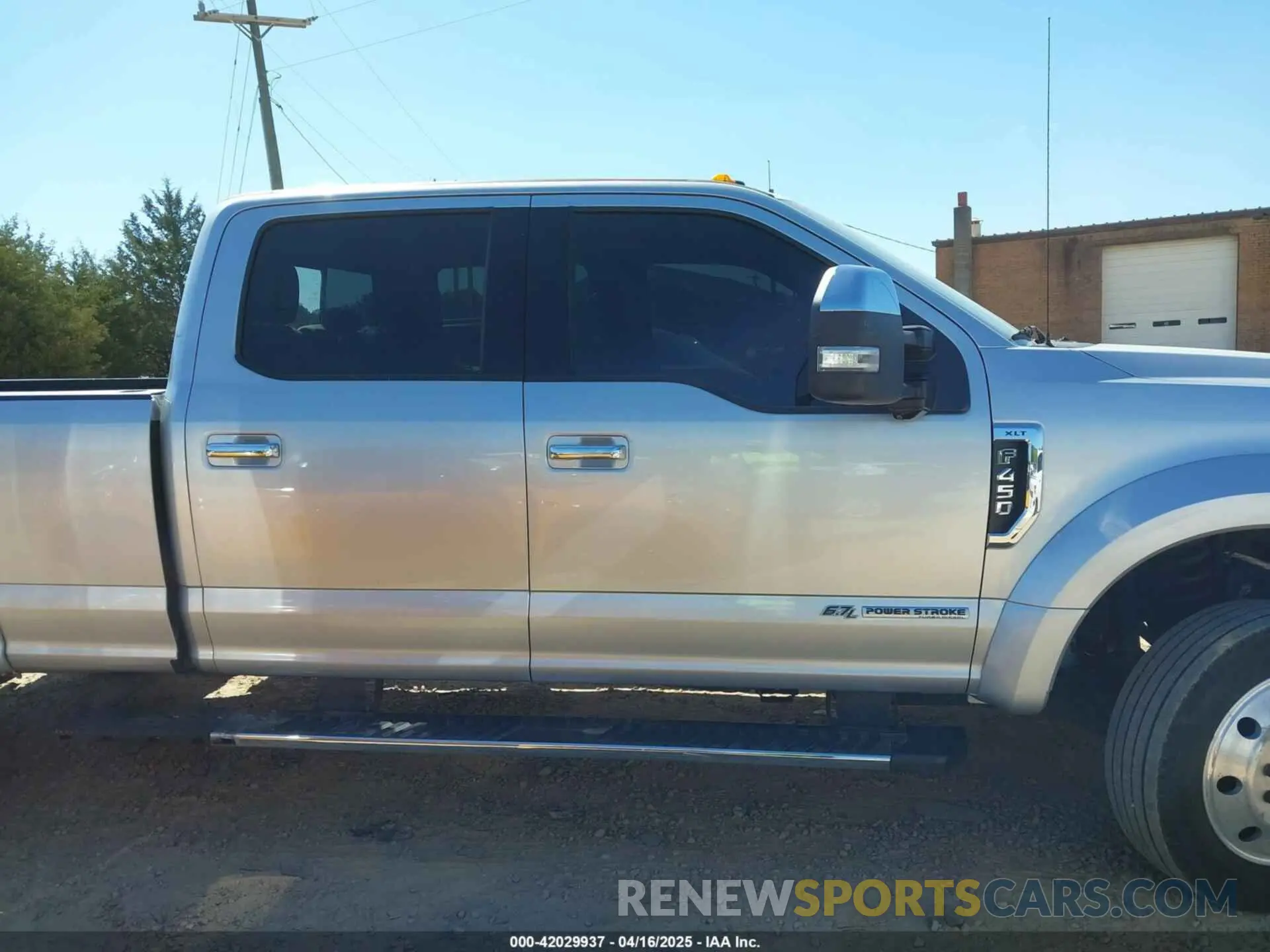 13 Photograph of a damaged car 1FT8W4DTXKED98675 FORD F-450 2019