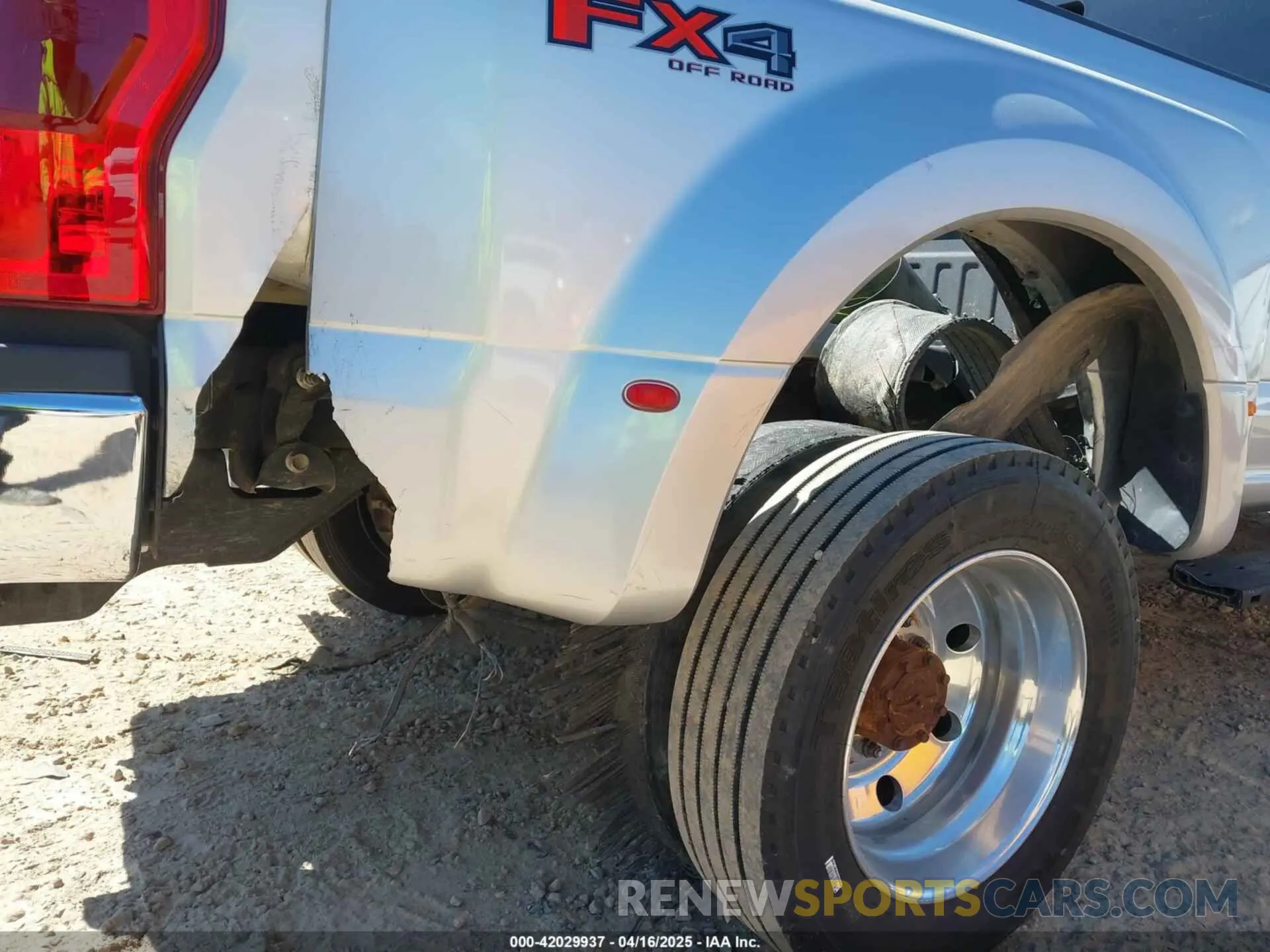 6 Photograph of a damaged car 1FT8W4DTXKED98675 FORD F-450 2019