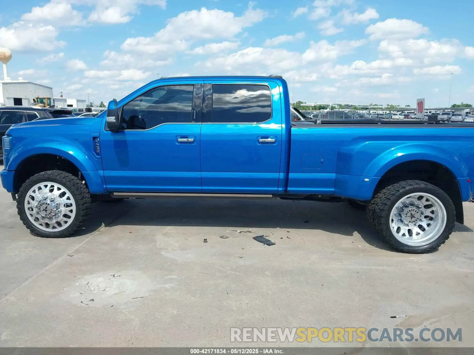 14 Photograph of a damaged car 1FT8W4DT8LEC42068 FORD F-450 2020