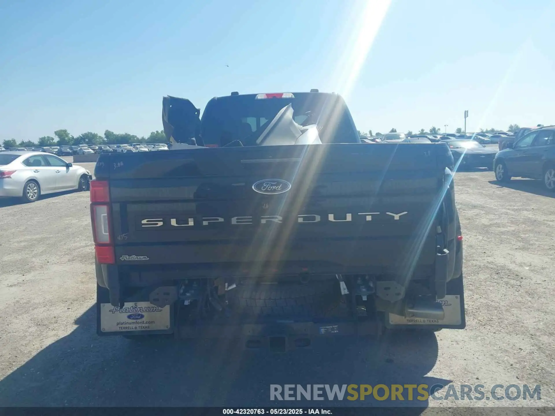 15 Photograph of a damaged car 1FT8W4DT0NED59517 FORD F-450 2022