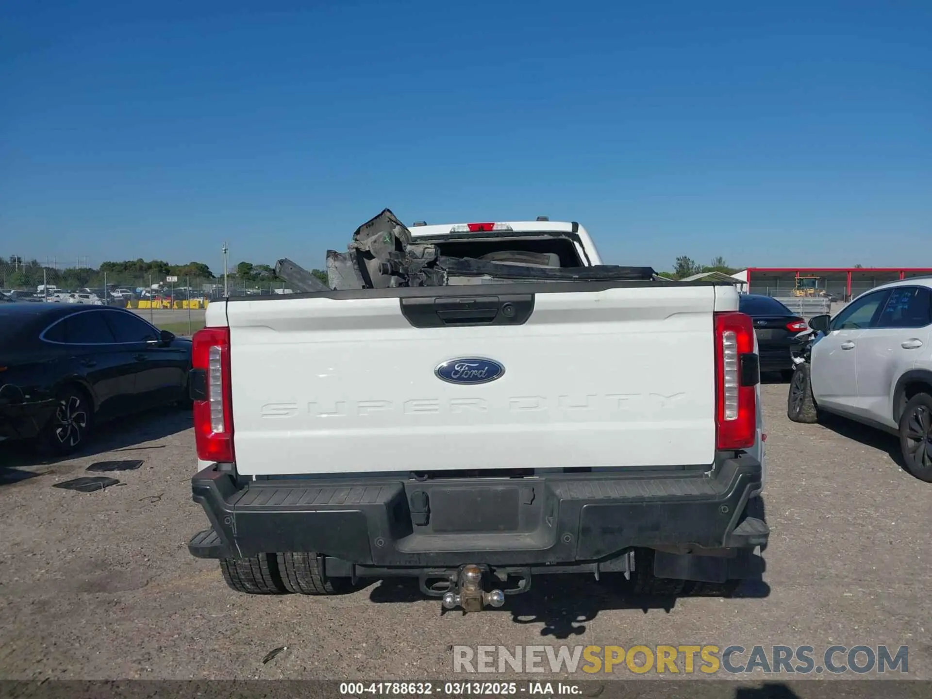 16 Photograph of a damaged car 1FT8W4DT0PED32725 FORD F-450 2023