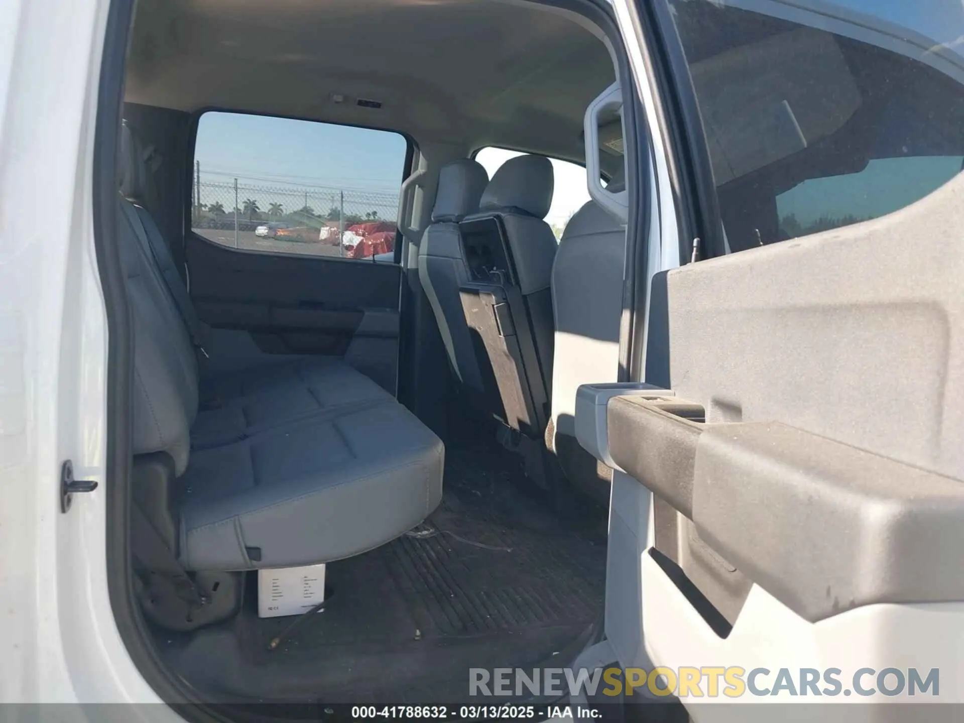 8 Photograph of a damaged car 1FT8W4DT0PED32725 FORD F-450 2023