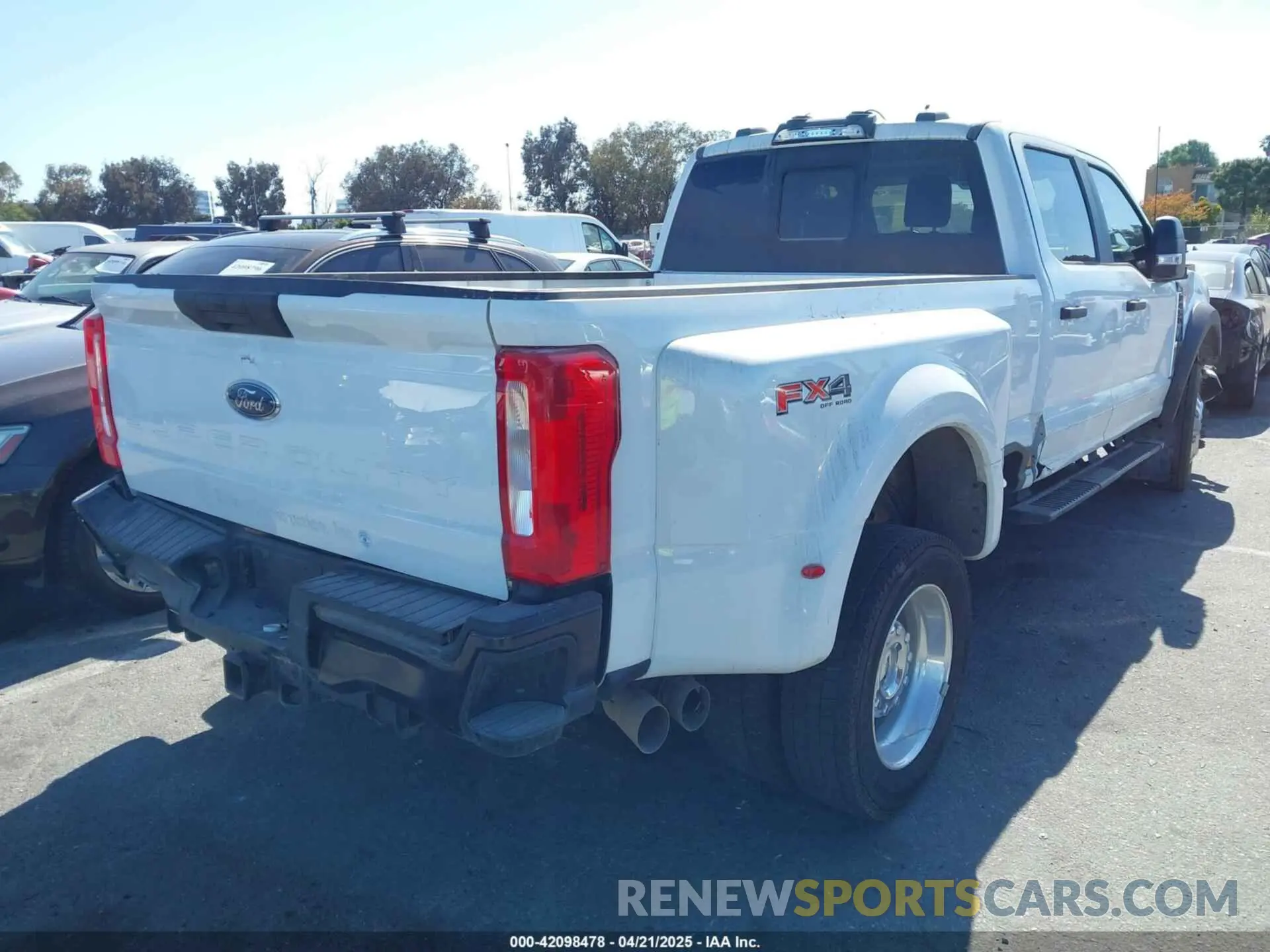 4 Photograph of a damaged car 1FT8W4DT9PEC25916 FORD F-450 2023