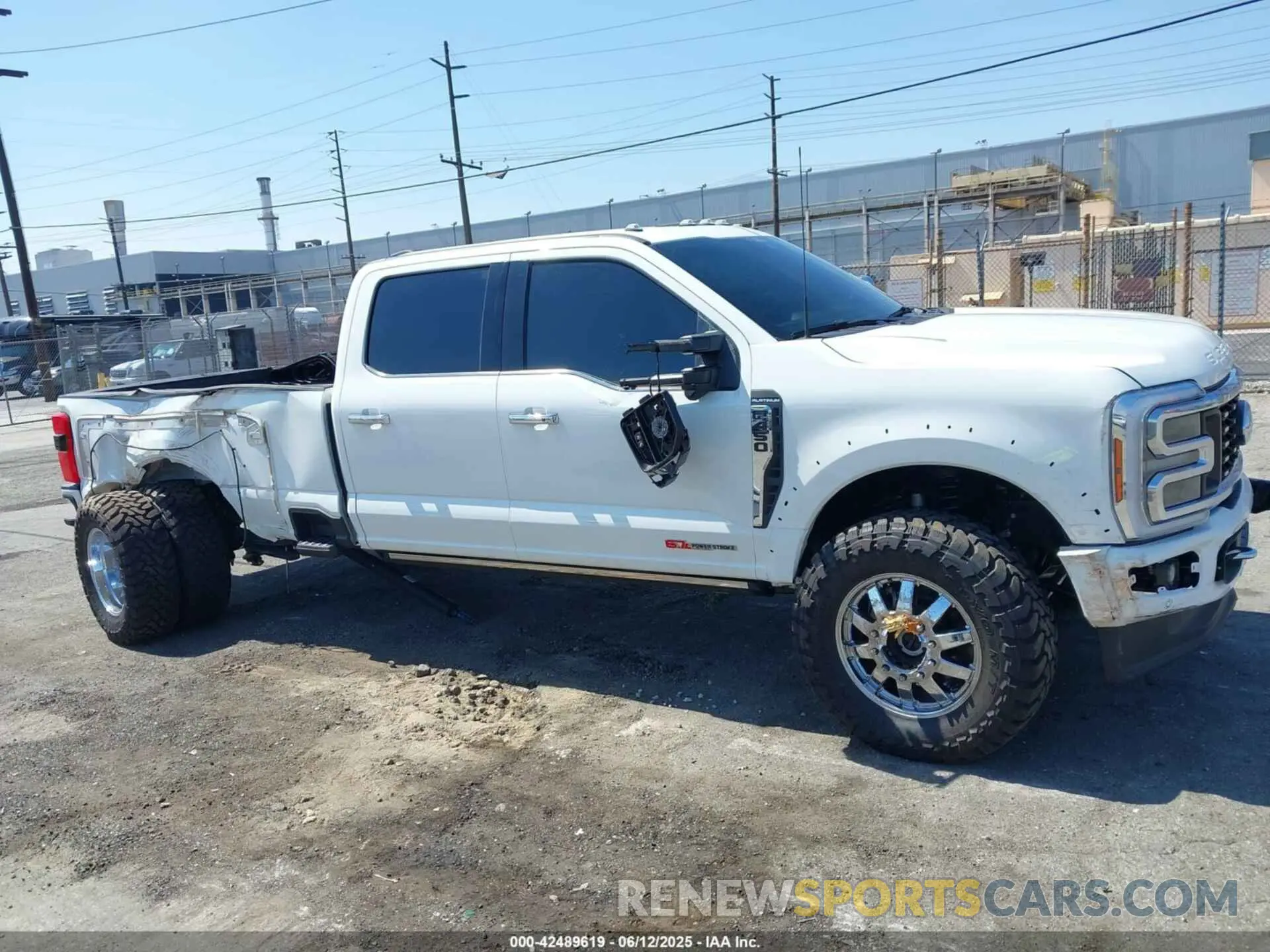 14 Photograph of a damaged car 1FT8W4DM7REF05832 FORD F-450 2024