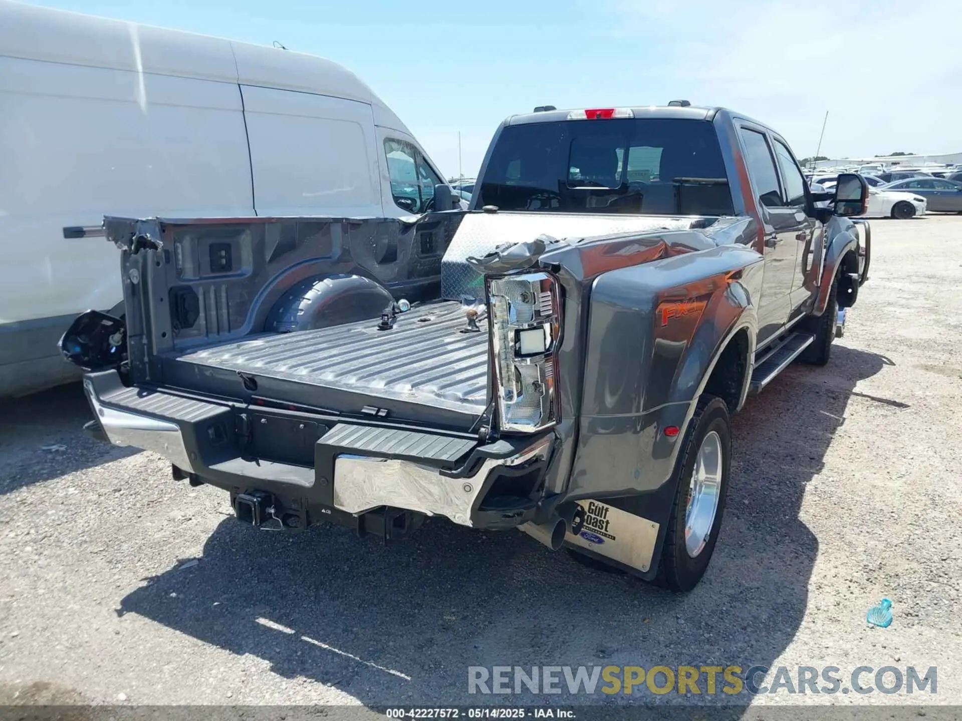 4 Photograph of a damaged car 1FT8W4DT4RED94387 FORD F-450 2024