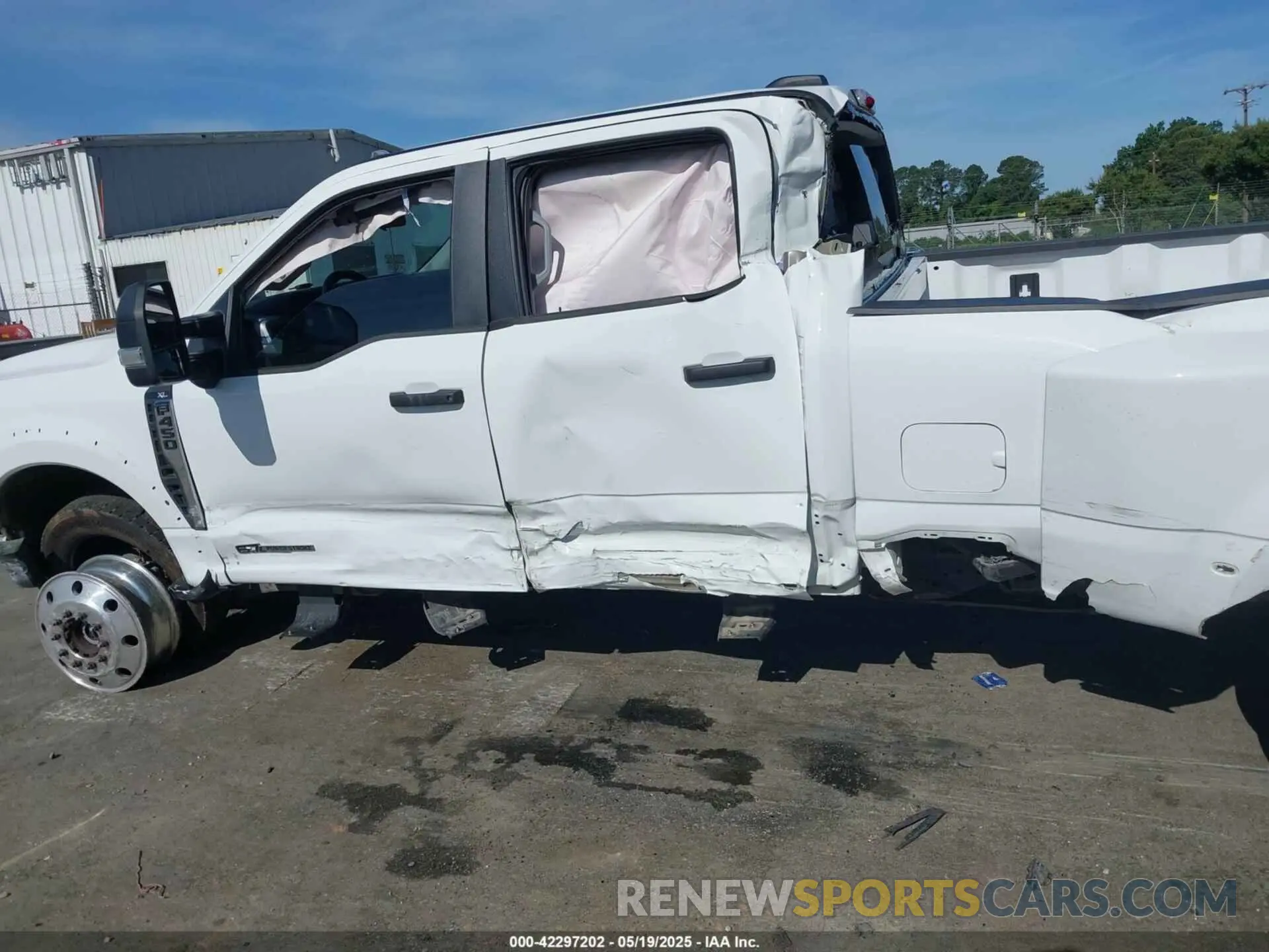 14 Photograph of a damaged car 1FT8W4DT8REC34481 FORD F-450 2024