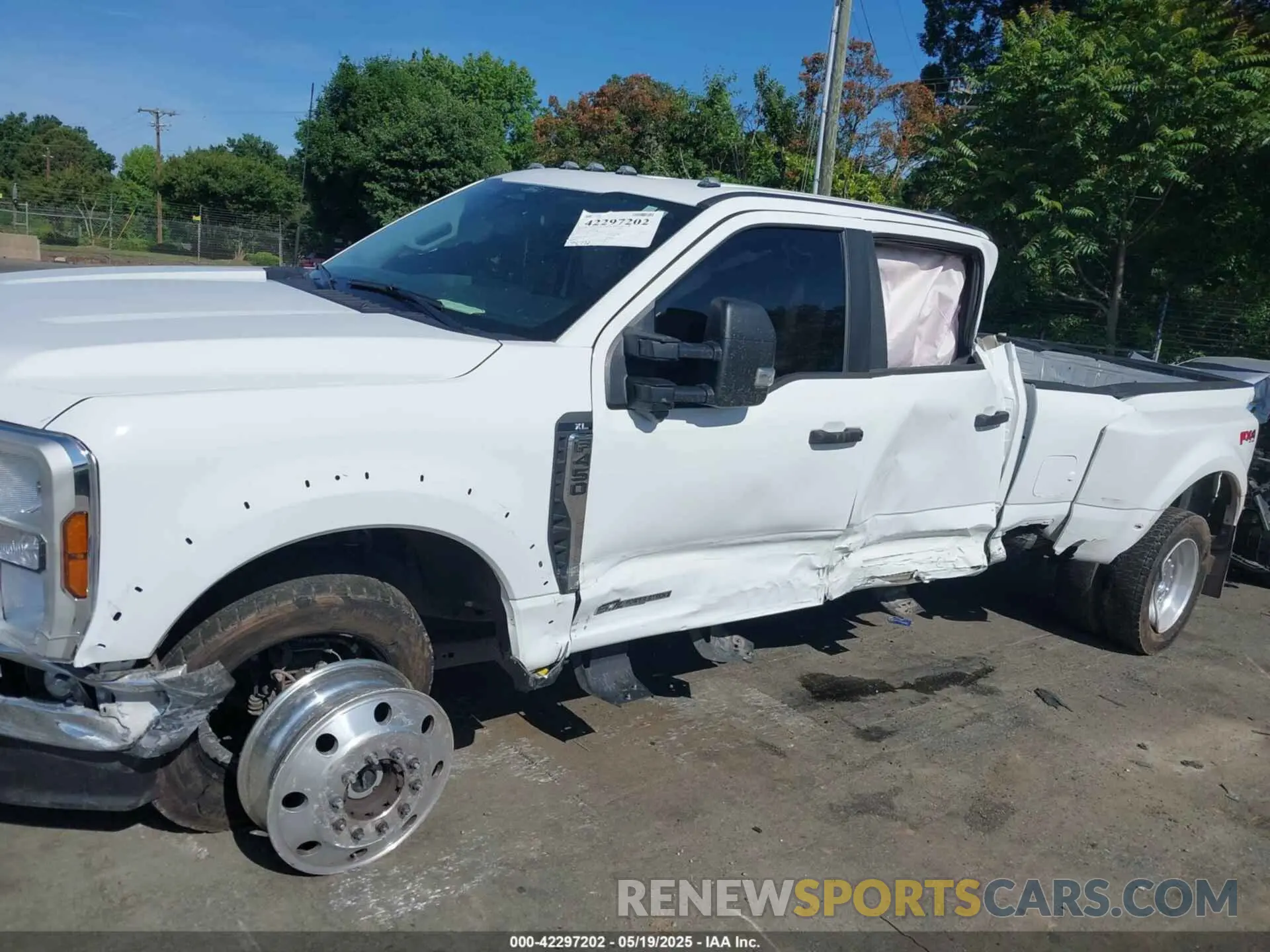 18 Photograph of a damaged car 1FT8W4DT8REC34481 FORD F-450 2024