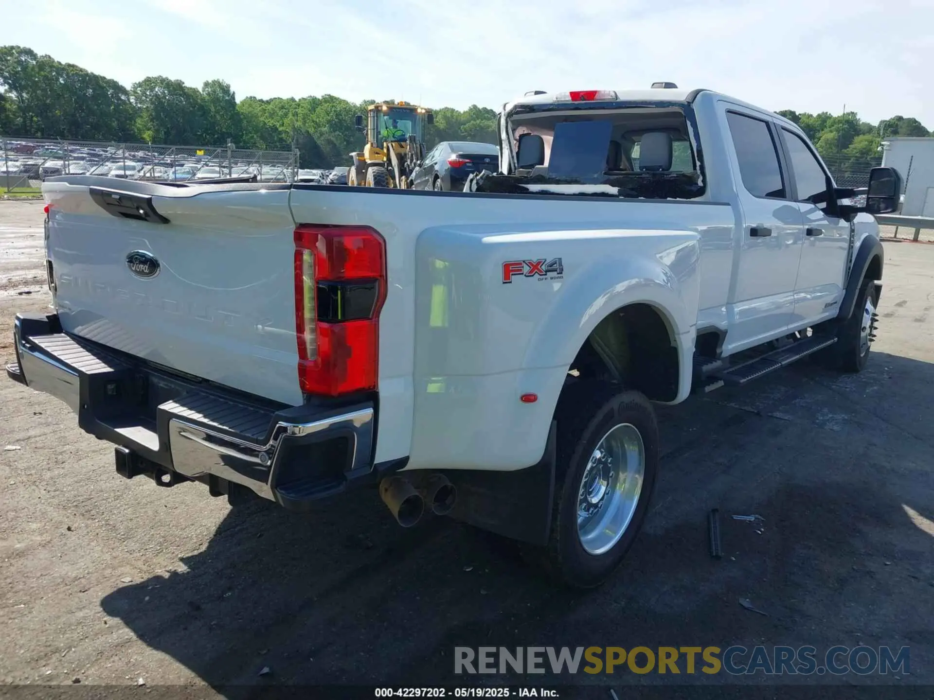 4 Photograph of a damaged car 1FT8W4DT8REC34481 FORD F-450 2024