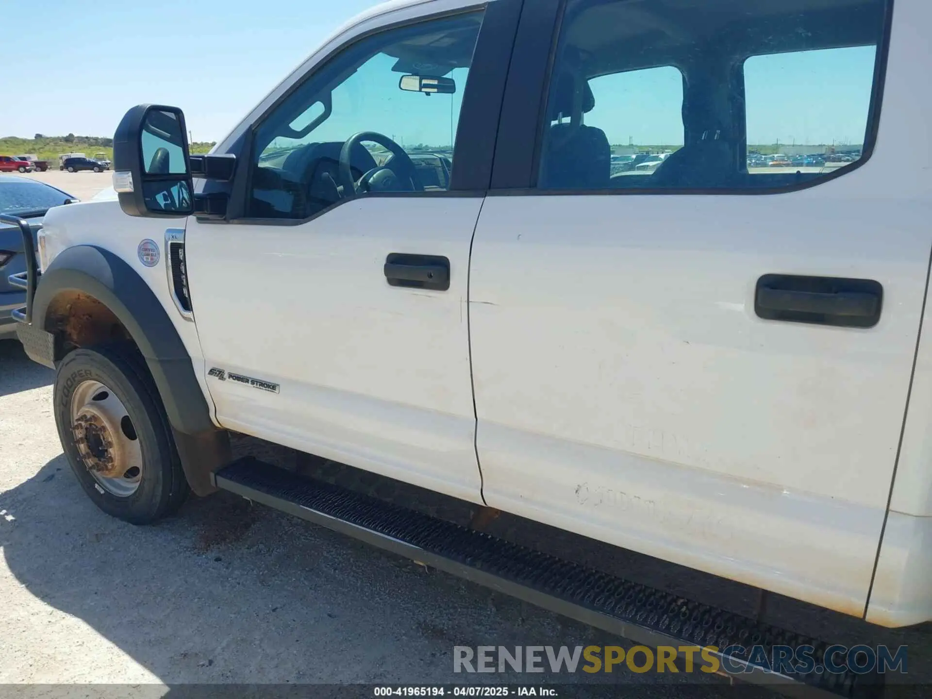 11 Photograph of a damaged car 1FD0W4HT8KEG48434 FORD F-450 CHASSIS 2019