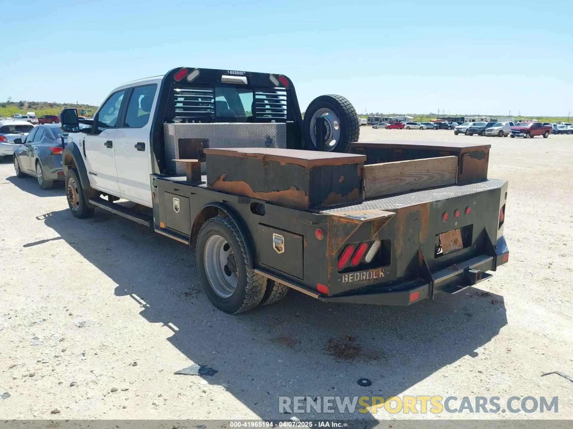 3 Photograph of a damaged car 1FD0W4HT8KEG48434 FORD F-450 CHASSIS 2019