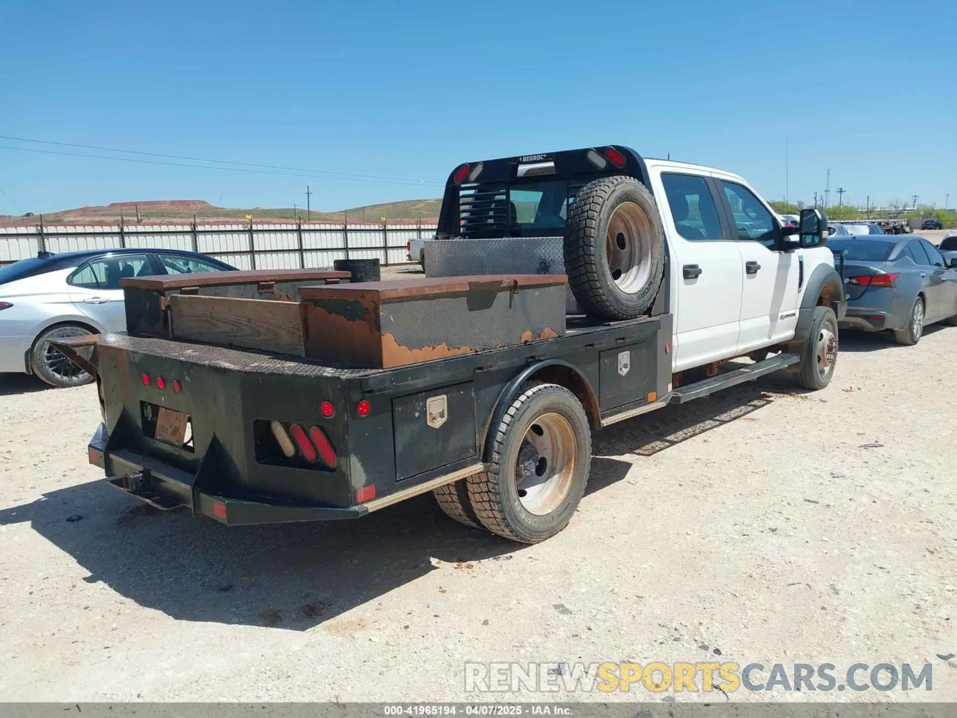 4 Photograph of a damaged car 1FD0W4HT8KEG48434 FORD F-450 CHASSIS 2019