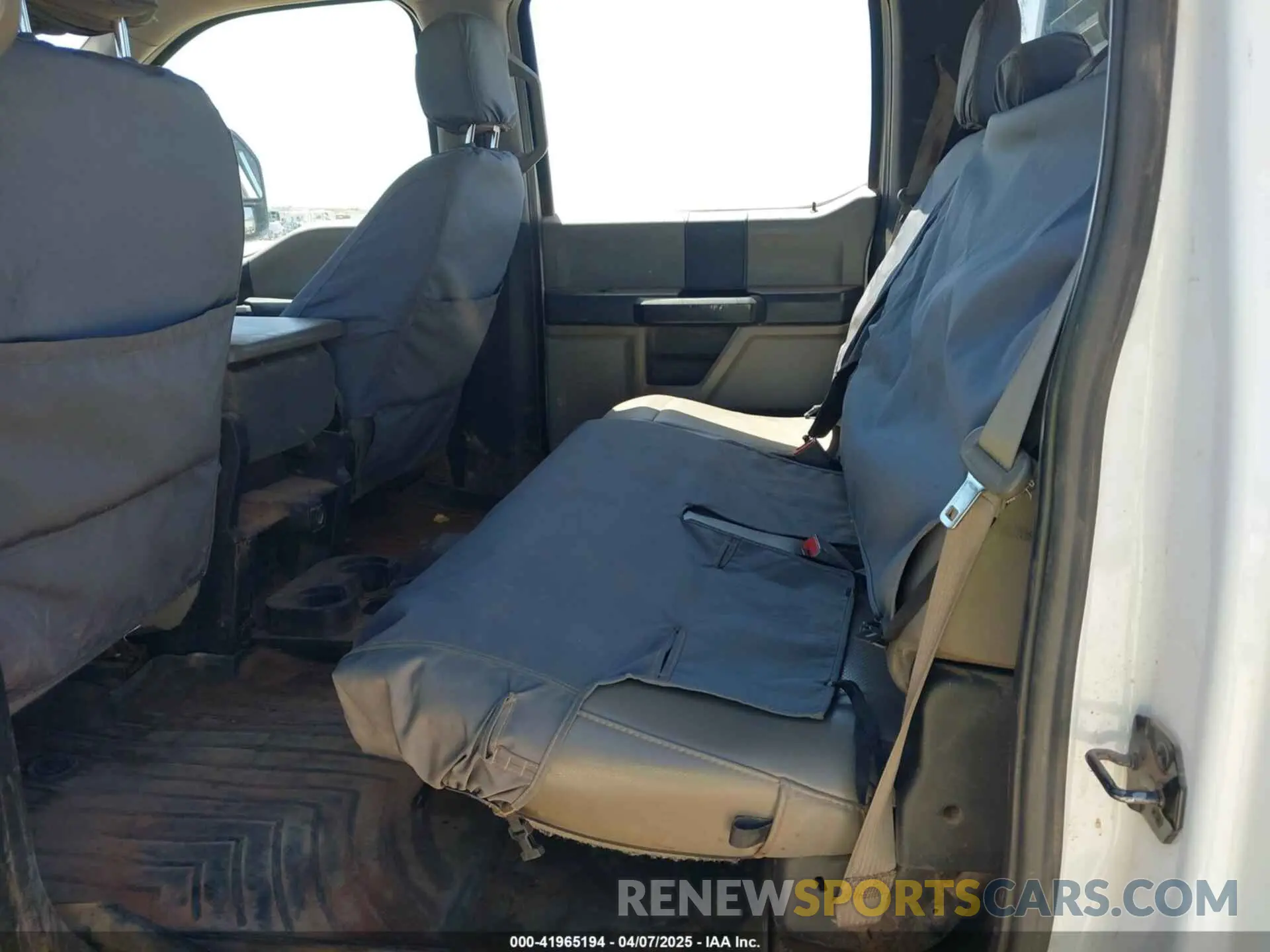 6 Photograph of a damaged car 1FD0W4HT8KEG48434 FORD F-450 CHASSIS 2019