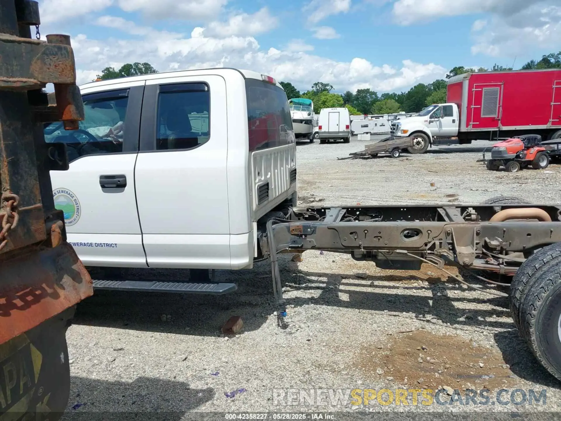 14 Photograph of a damaged car 1FD9X4HT0KEE68921 FORD F-450 CHASSIS 2019