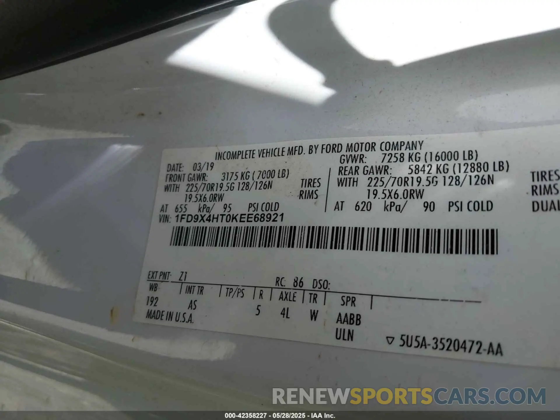 8 Photograph of a damaged car 1FD9X4HT0KEE68921 FORD F-450 CHASSIS 2019