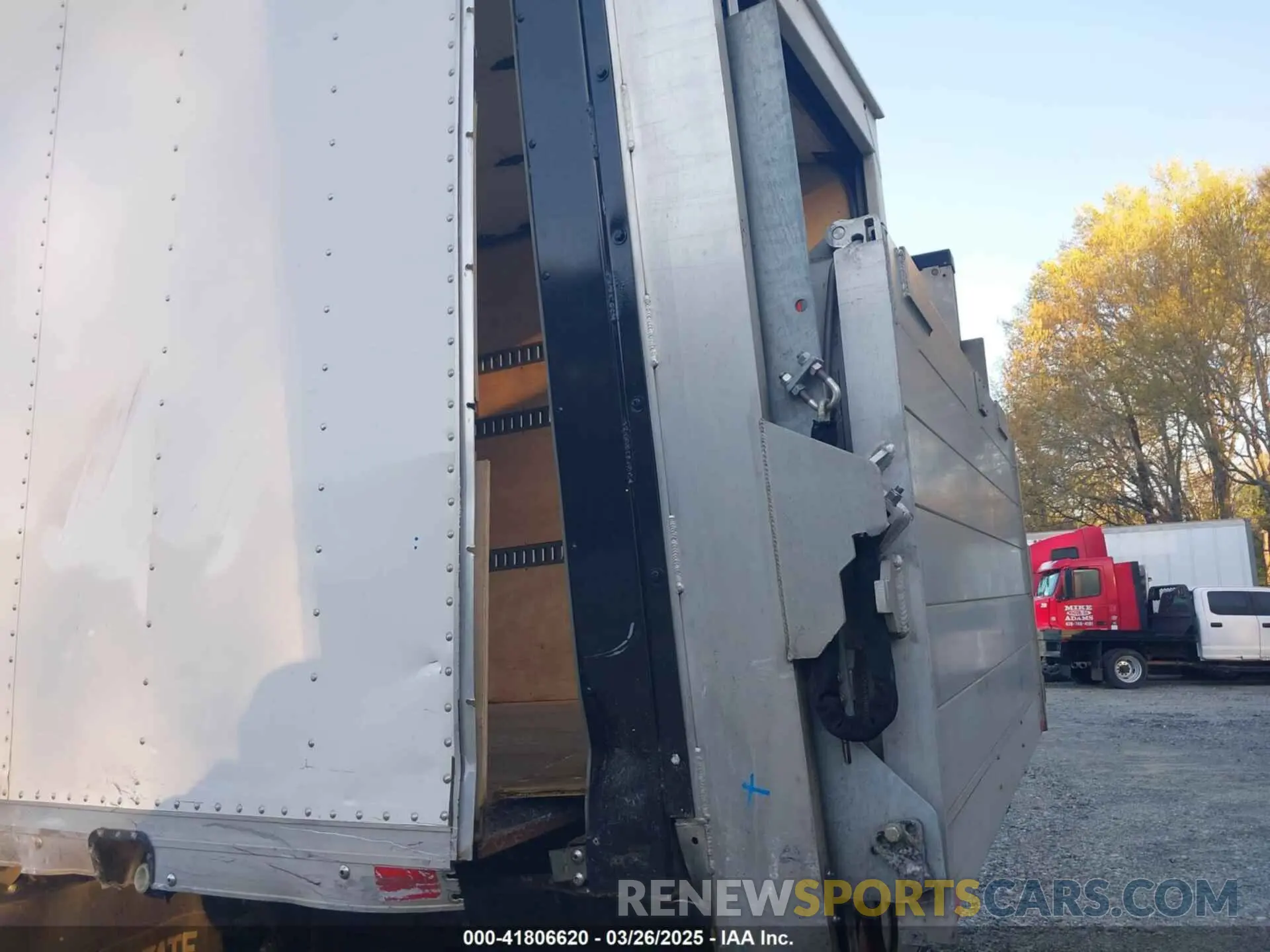 18 Photograph of a damaged car 1FDTF4GT9KEG06353 FORD F-450 CHASSIS 2019