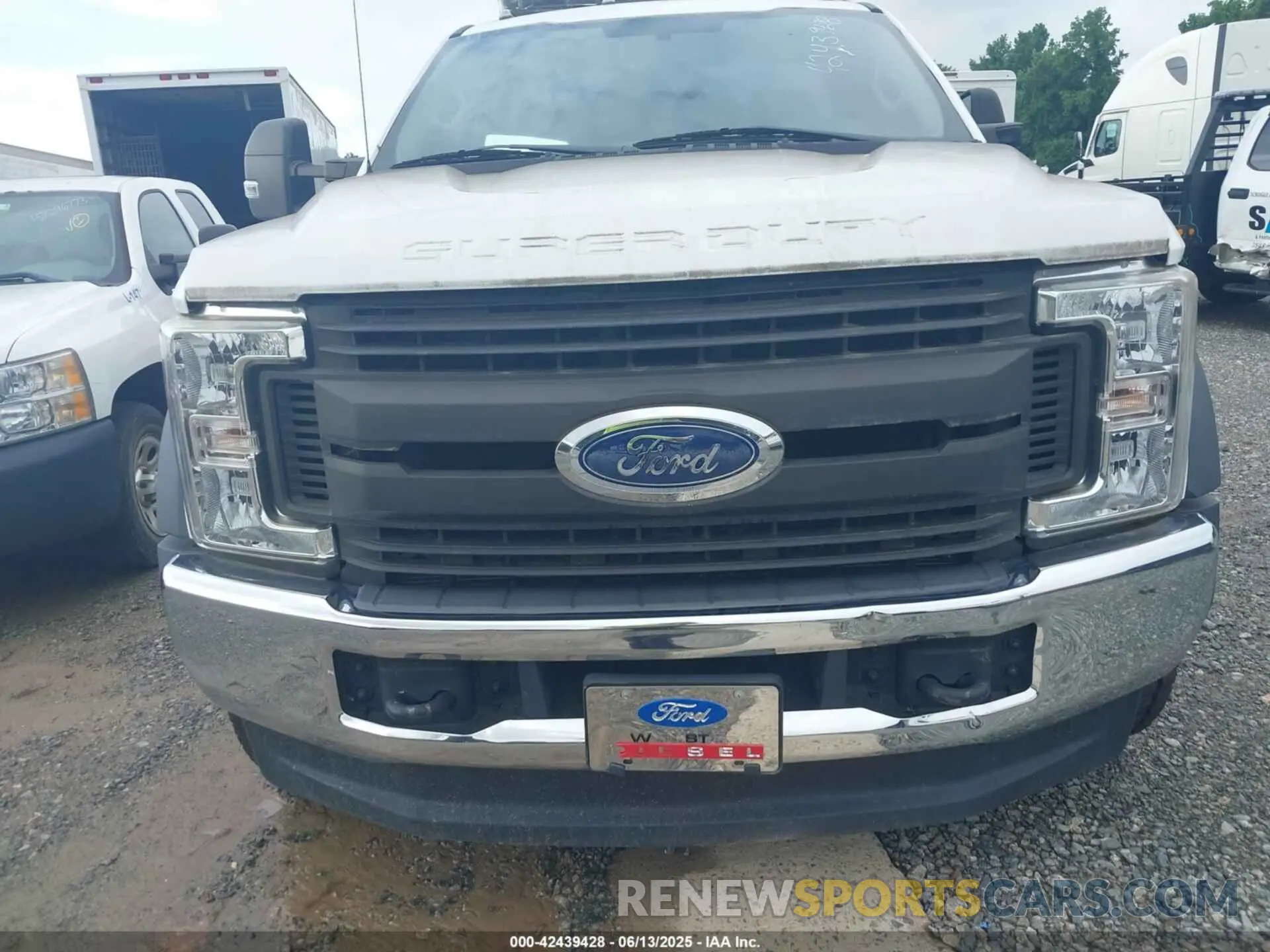 11 Photograph of a damaged car 1FDUF4HT1KDA05110 FORD F-450 CHASSIS 2019
