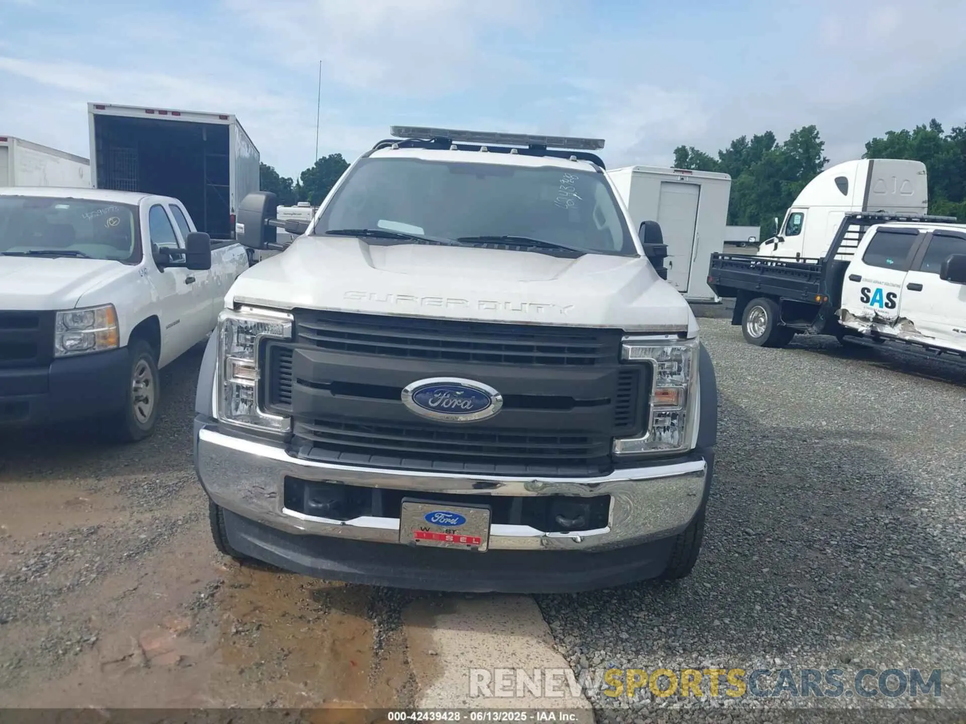 12 Photograph of a damaged car 1FDUF4HT1KDA05110 FORD F-450 CHASSIS 2019