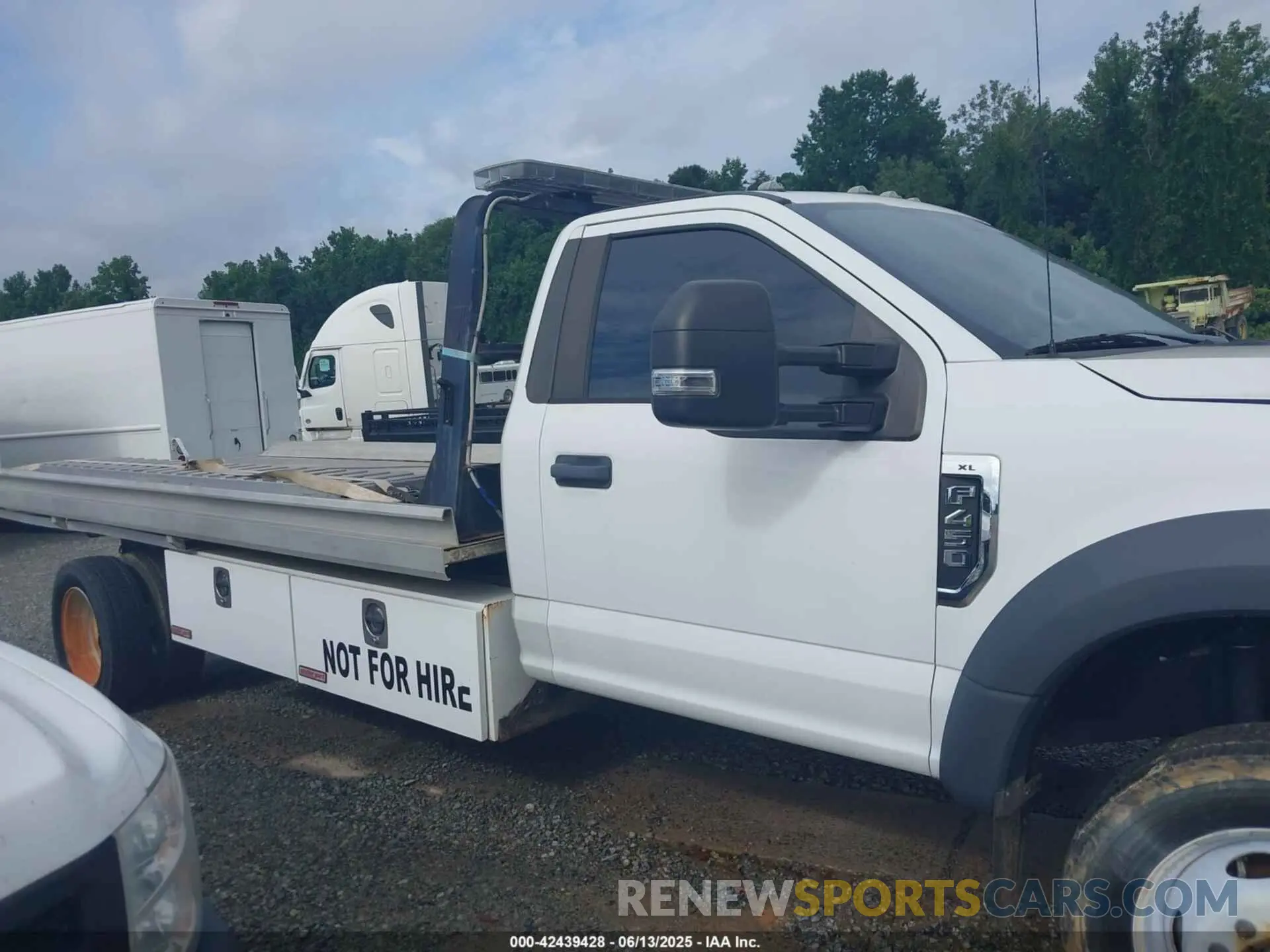 13 Photograph of a damaged car 1FDUF4HT1KDA05110 FORD F-450 CHASSIS 2019