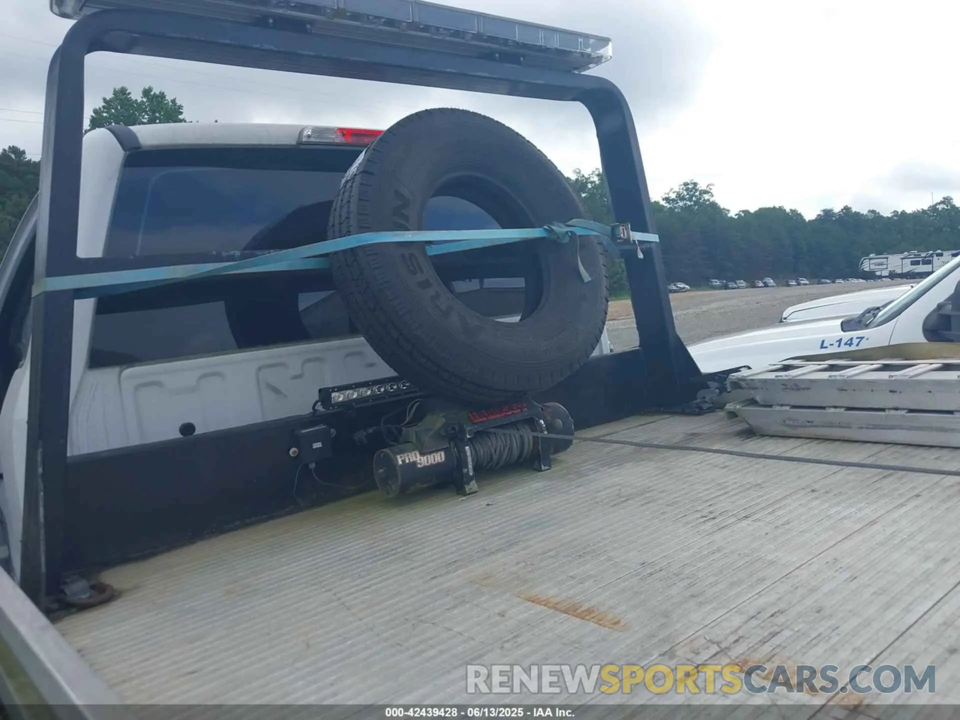 6 Photograph of a damaged car 1FDUF4HT1KDA05110 FORD F-450 CHASSIS 2019