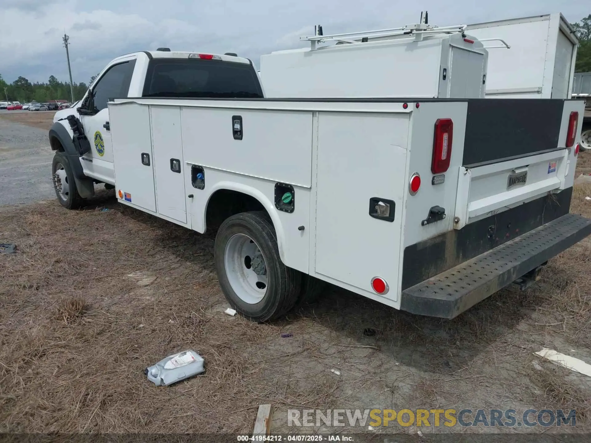 3 Photograph of a damaged car 1FDUF4HT9NDA25030 FORD F-450 CHASSIS 2022