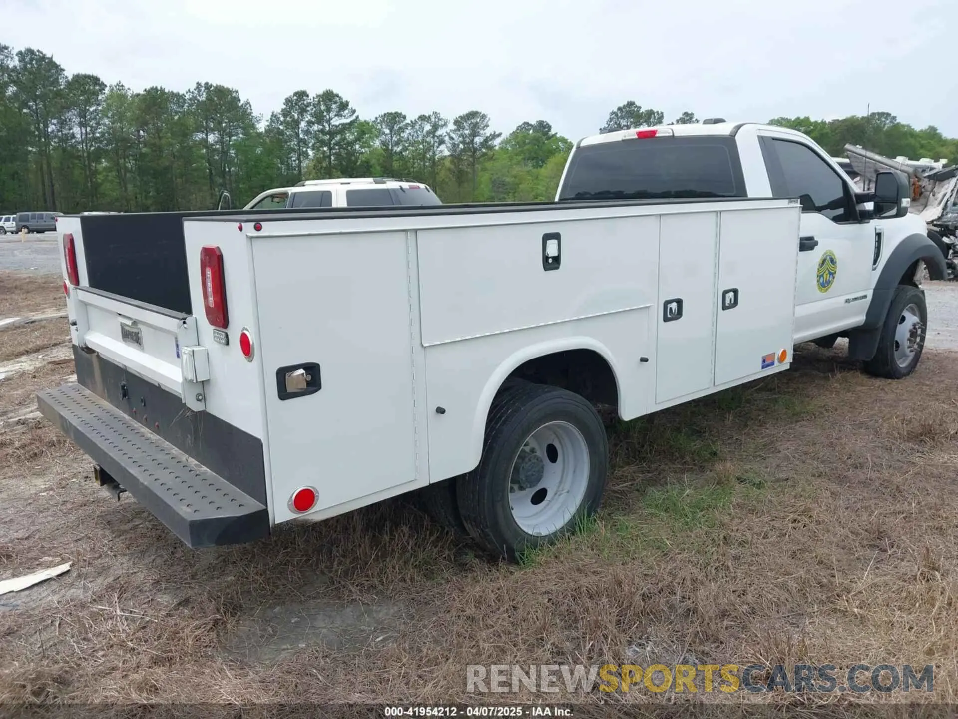 4 Photograph of a damaged car 1FDUF4HT9NDA25030 FORD F-450 CHASSIS 2022