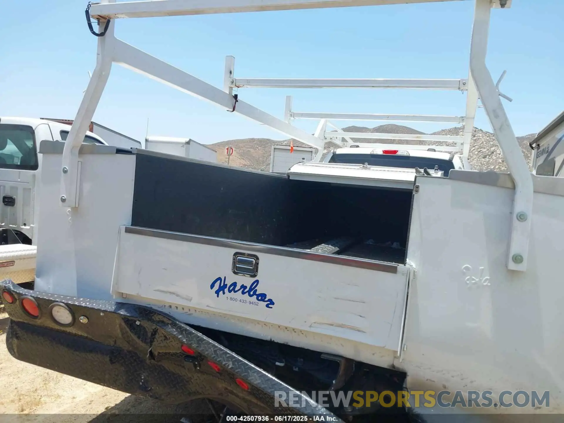 19 Photograph of a damaged car 1FD0W4GT2PED65181 FORD F-450 CHASSIS 2023