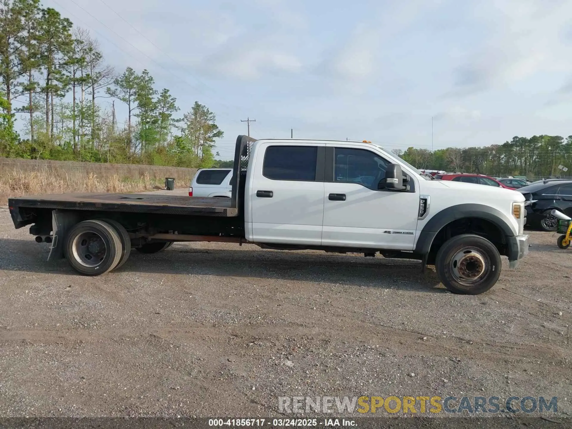 13 Photograph of a damaged car 1FD0W5GT0KEG57605 FORD F-550 CHASSIS 2019