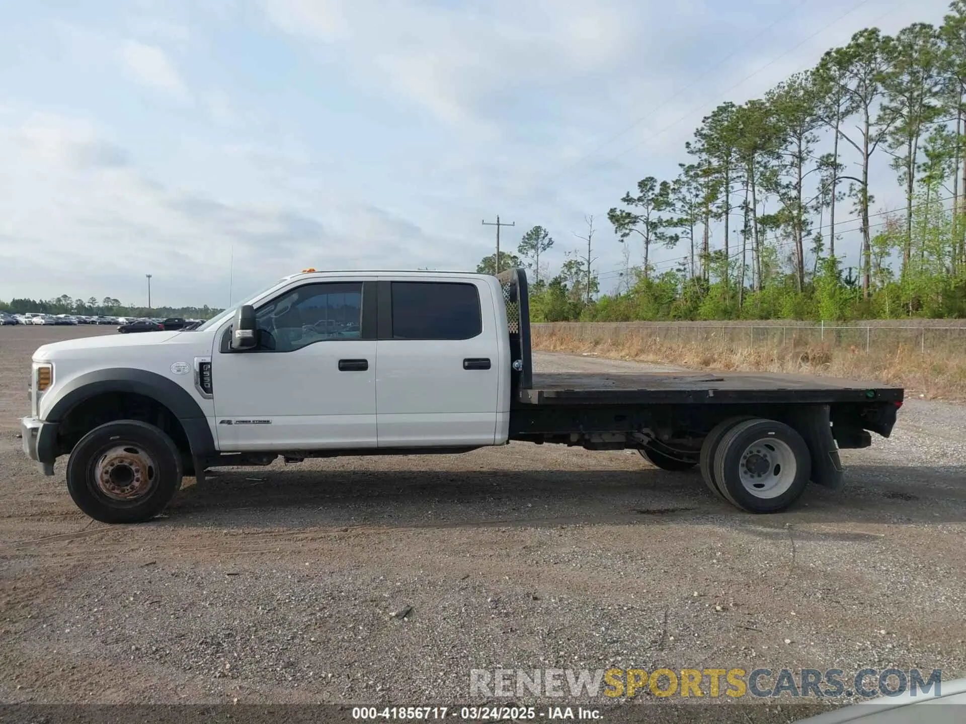 14 Photograph of a damaged car 1FD0W5GT0KEG57605 FORD F-550 CHASSIS 2019