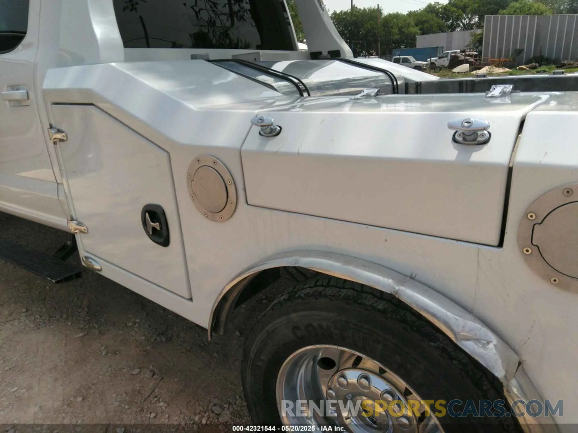 13 Photograph of a damaged car 1FD0W5GT2KED71562 FORD F-550 CHASSIS 2019