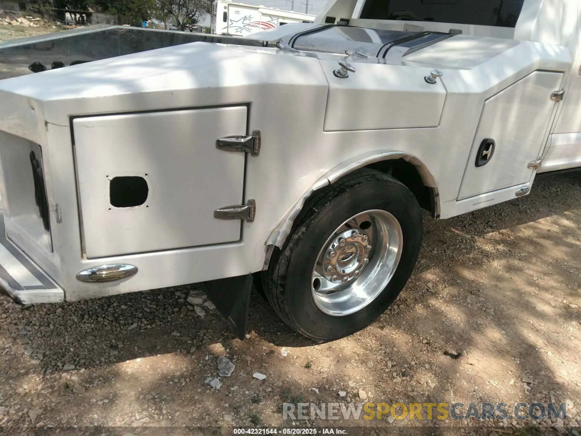 14 Photograph of a damaged car 1FD0W5GT2KED71562 FORD F-550 CHASSIS 2019