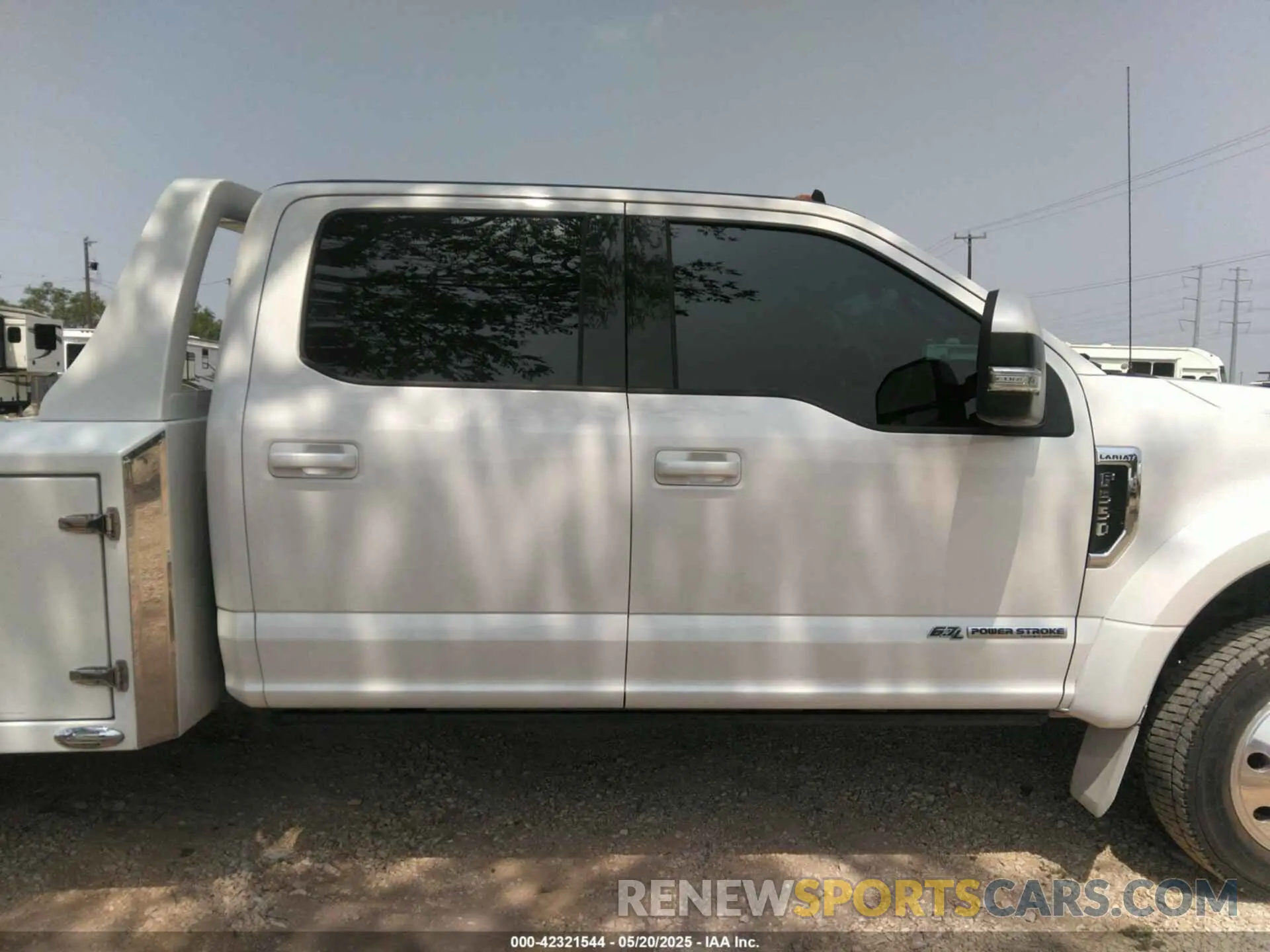 16 Photograph of a damaged car 1FD0W5GT2KED71562 FORD F-550 CHASSIS 2019
