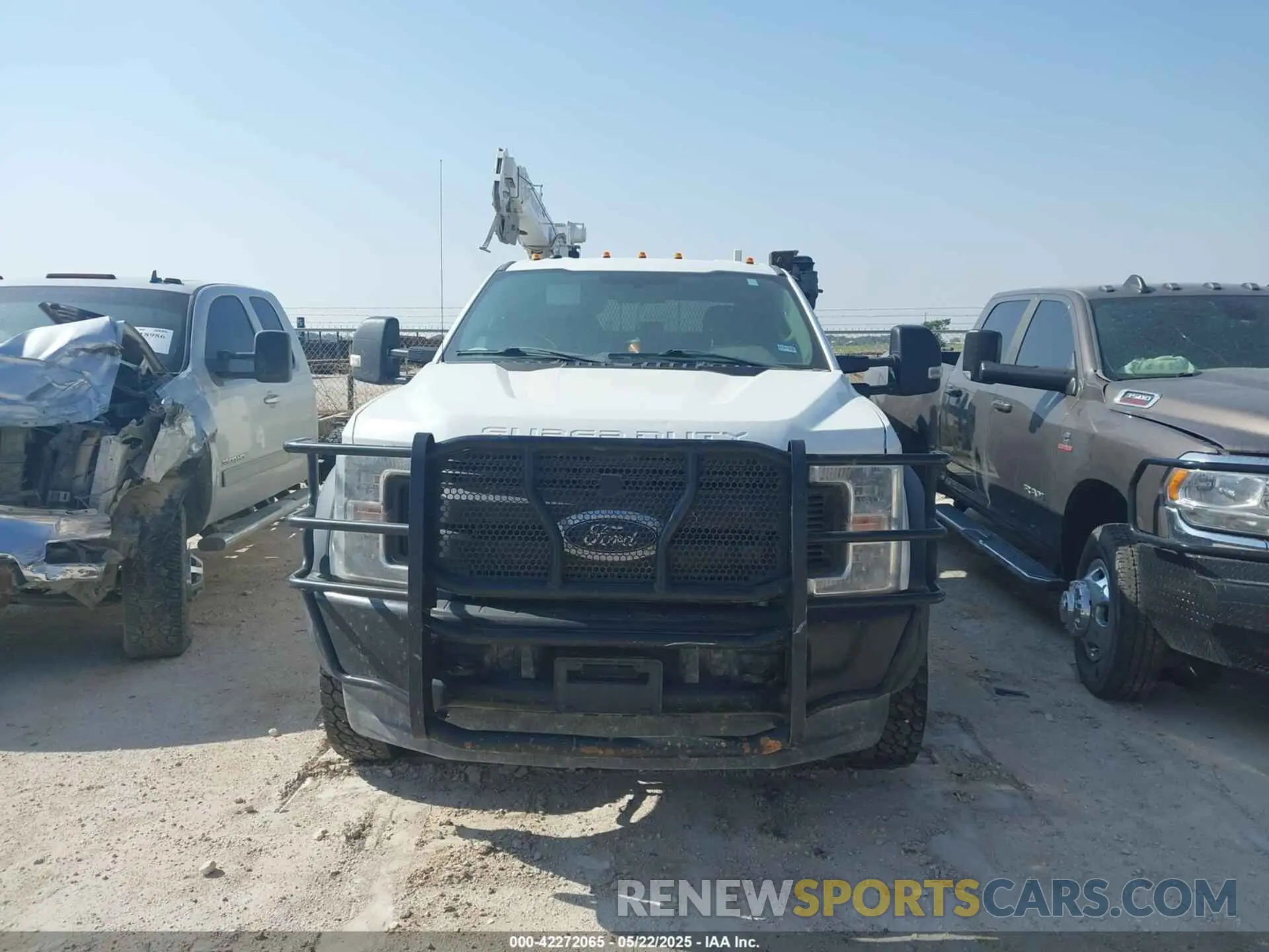 11 Photograph of a damaged car 1FD0W5HT7KED85391 FORD F-550 CHASSIS 2019