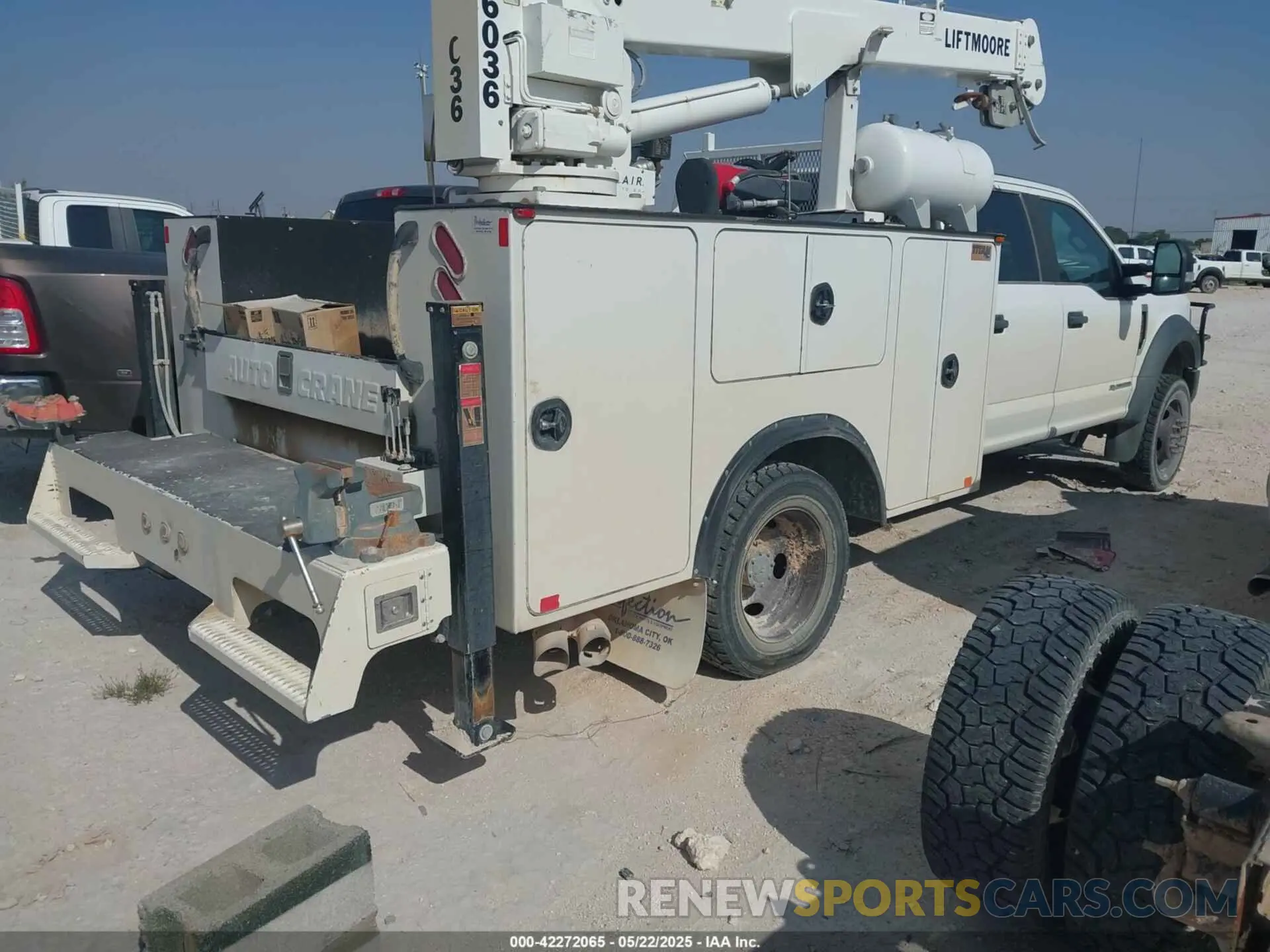 4 Photograph of a damaged car 1FD0W5HT7KED85391 FORD F-550 CHASSIS 2019