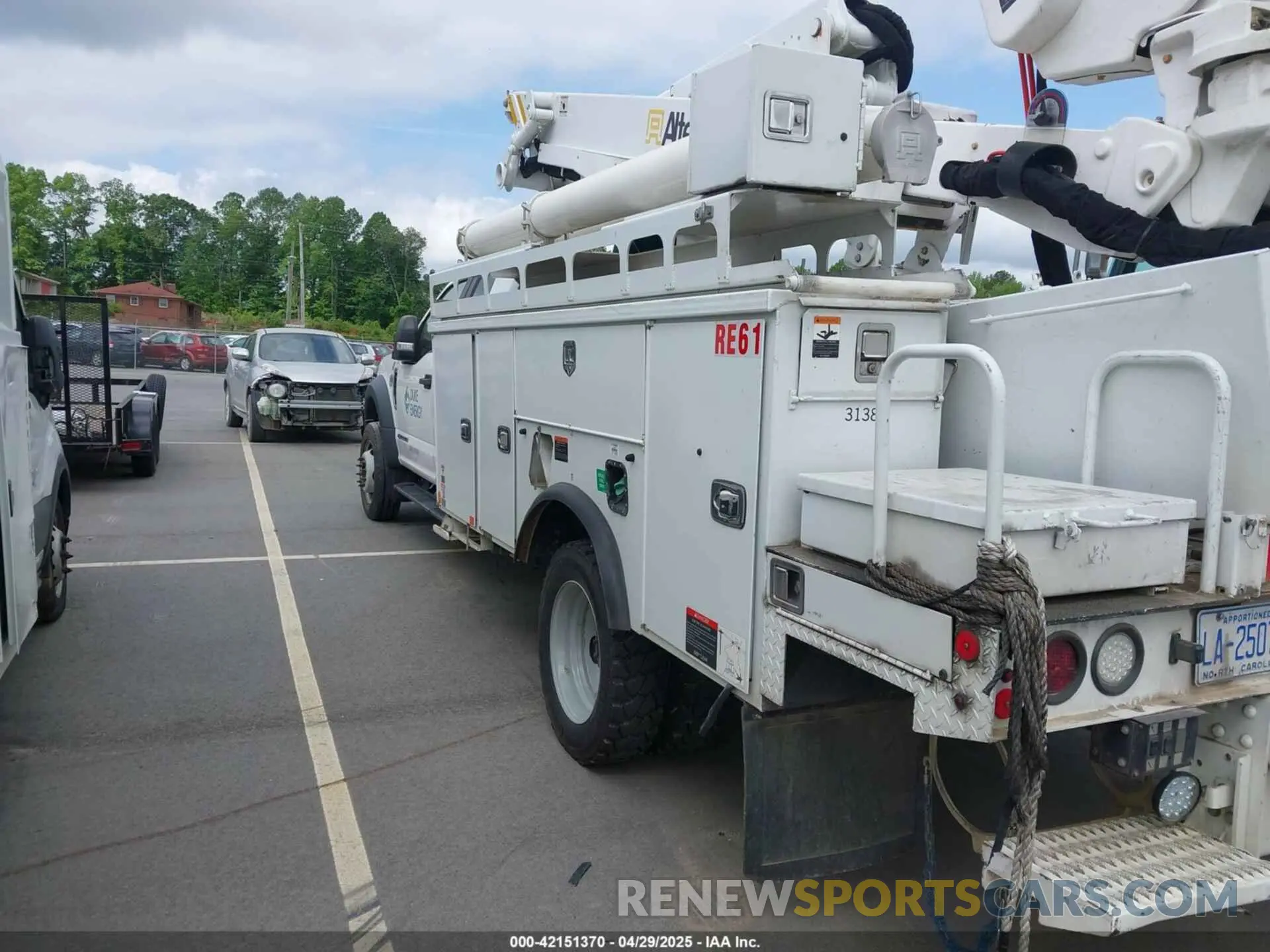 3 Photograph of a damaged car 1FD0X5HT6KEF86390 FORD F-550 CHASSIS 2019