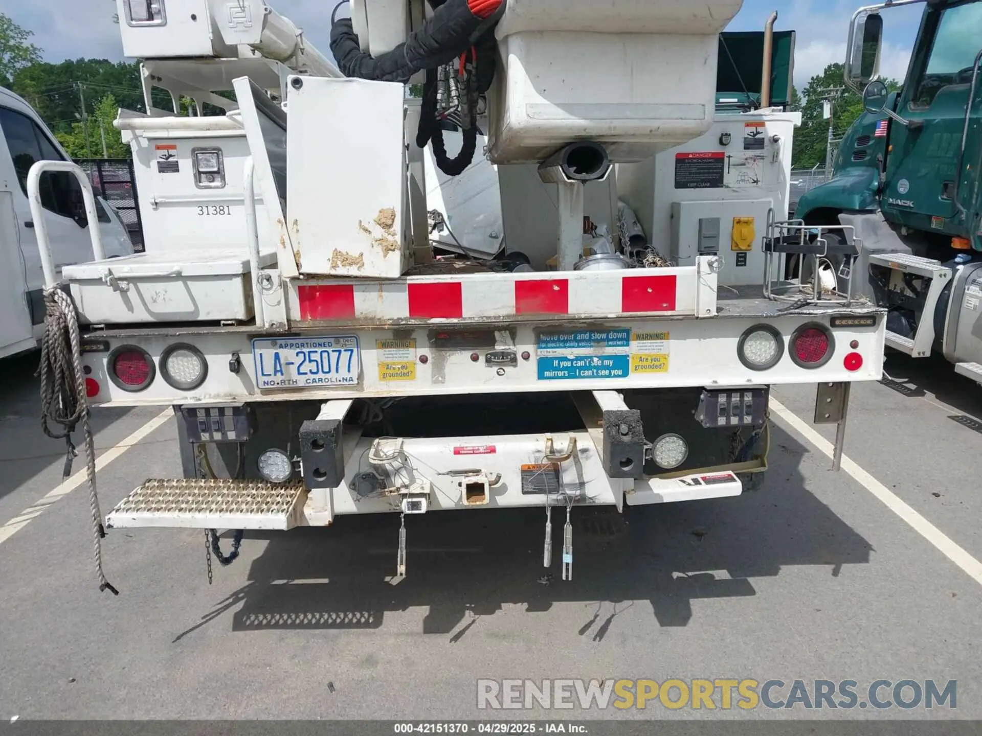 8 Photograph of a damaged car 1FD0X5HT6KEF86390 FORD F-550 CHASSIS 2019