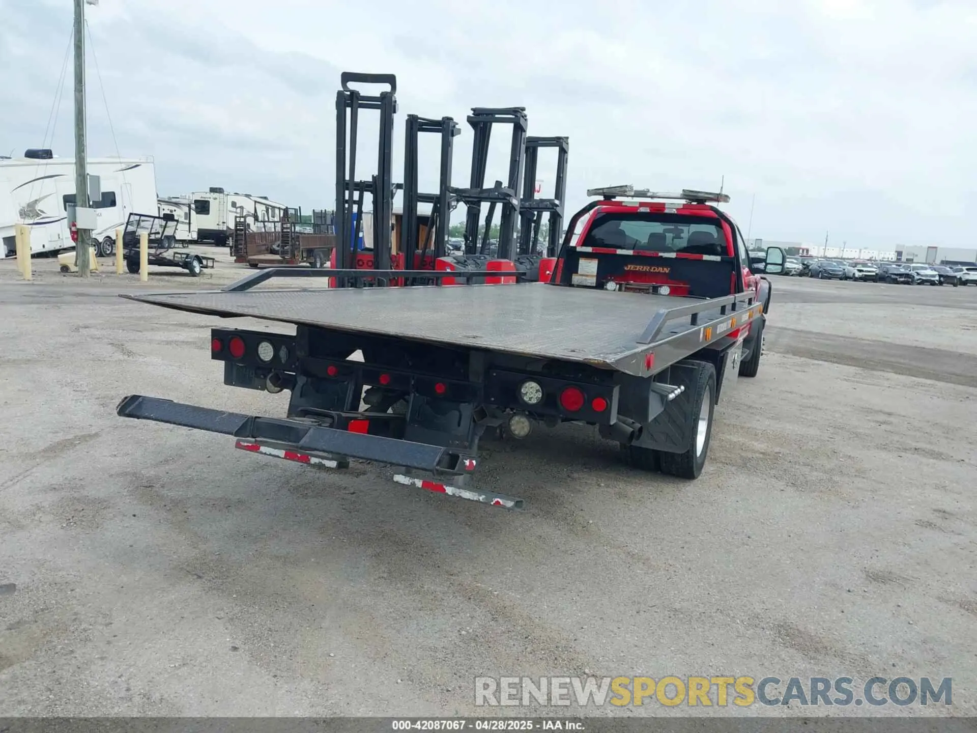 4 Photograph of a damaged car 1FDUF5GT1KEF20884 FORD F-550 CHASSIS 2019